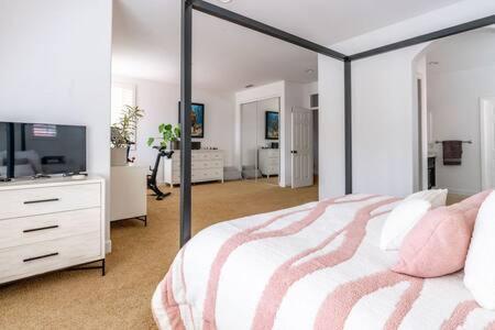 Holiday home Dream House With Hot Tub Walk To Carlsbad