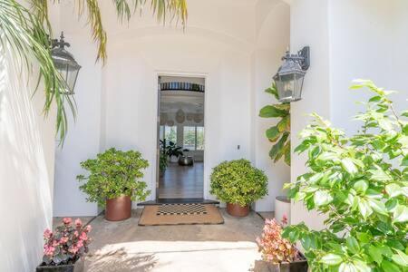 Dream House With Hot Tub Walk To Holiday home *