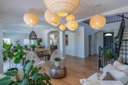 Dream House With Hot Tub Walk To Holiday home Carlsbad