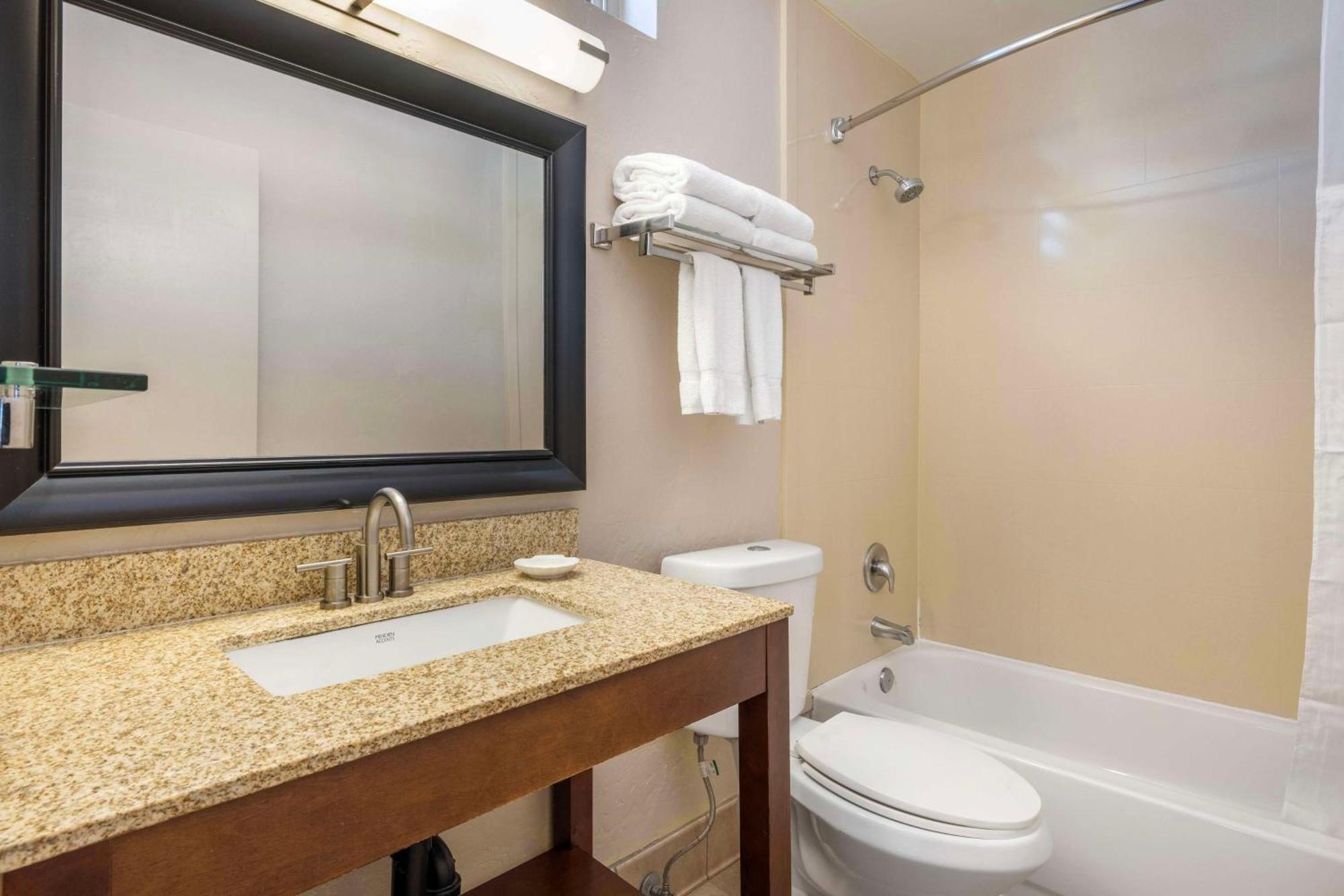 Best Western Plus Beach View Hotel 3*