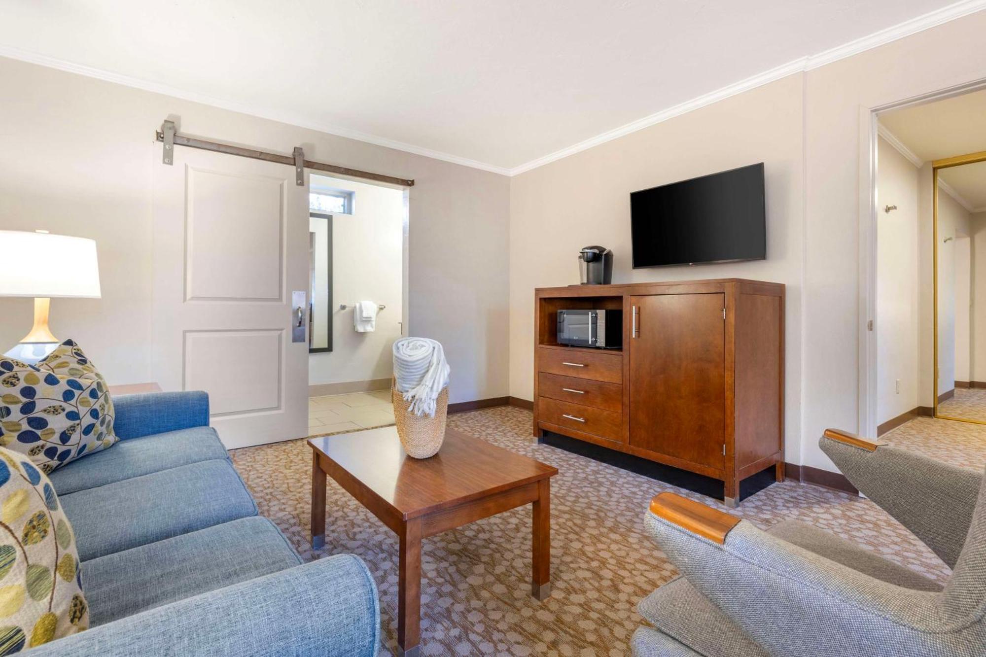 Best Western Plus Beach View Hotel