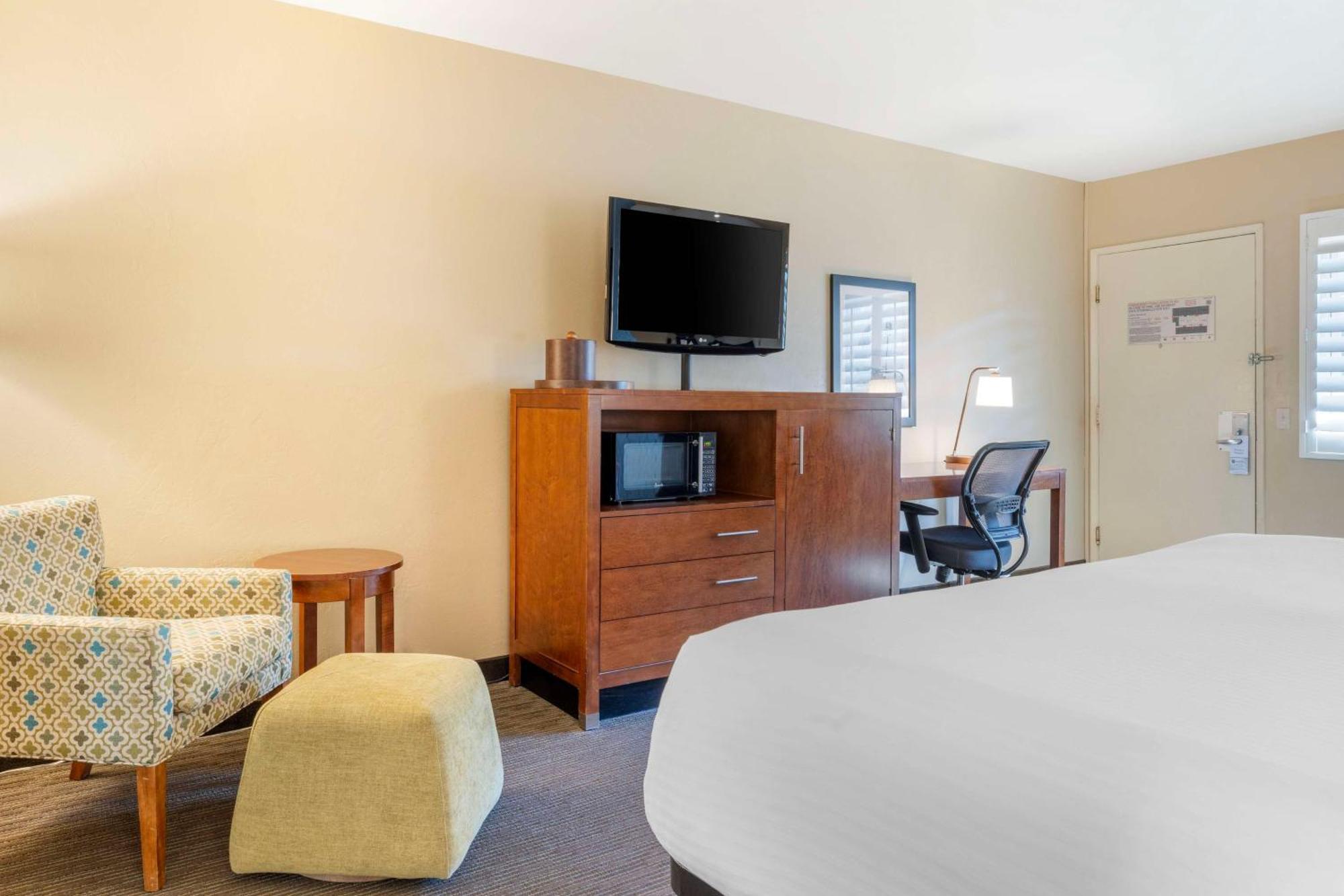 Best Western Plus Beach View Hotel 3*