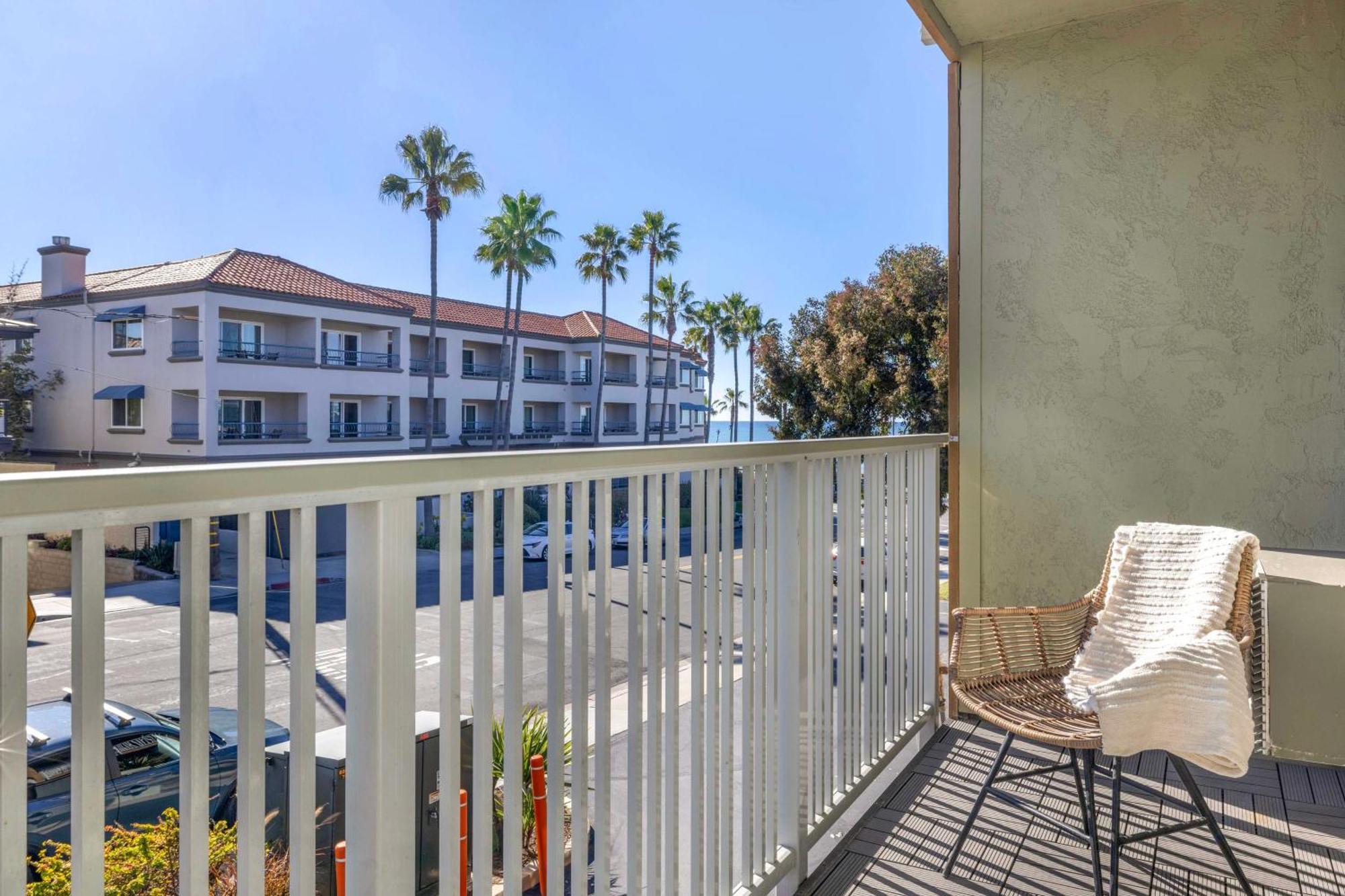 Best Western Plus Beach View 3*
