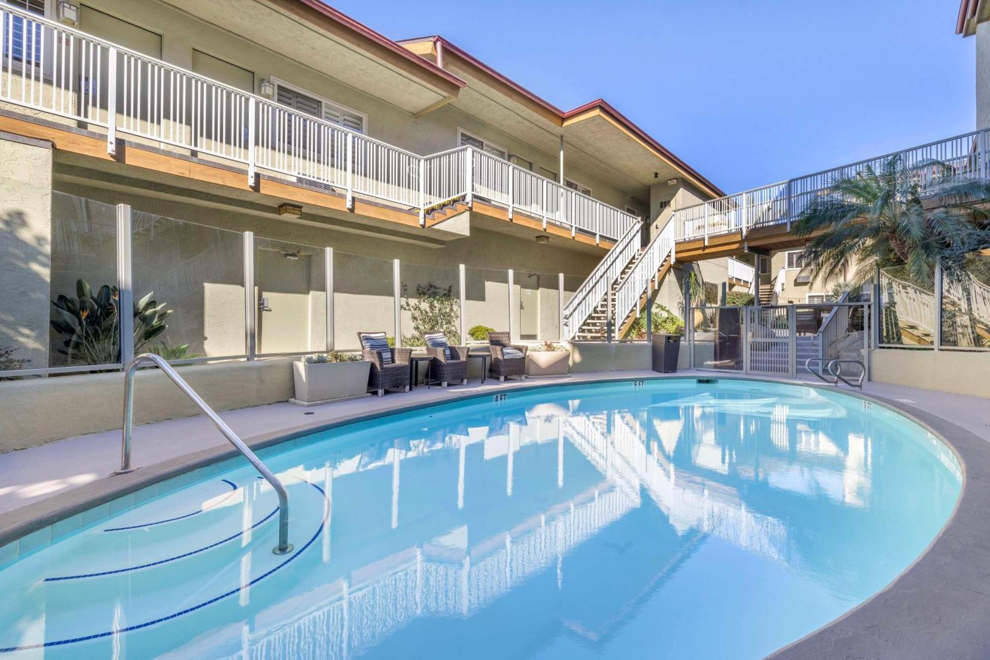 Best Western Plus Beach View Hotel 3*