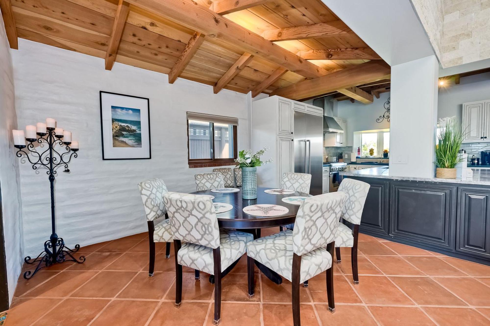 Walk To The - Outdoor Dining - Spacious Holiday home
