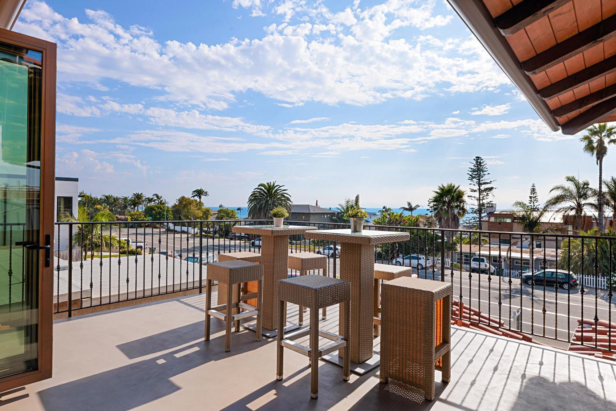 Oceanview Rooftop Patio - Walk To The & Park Holiday home *