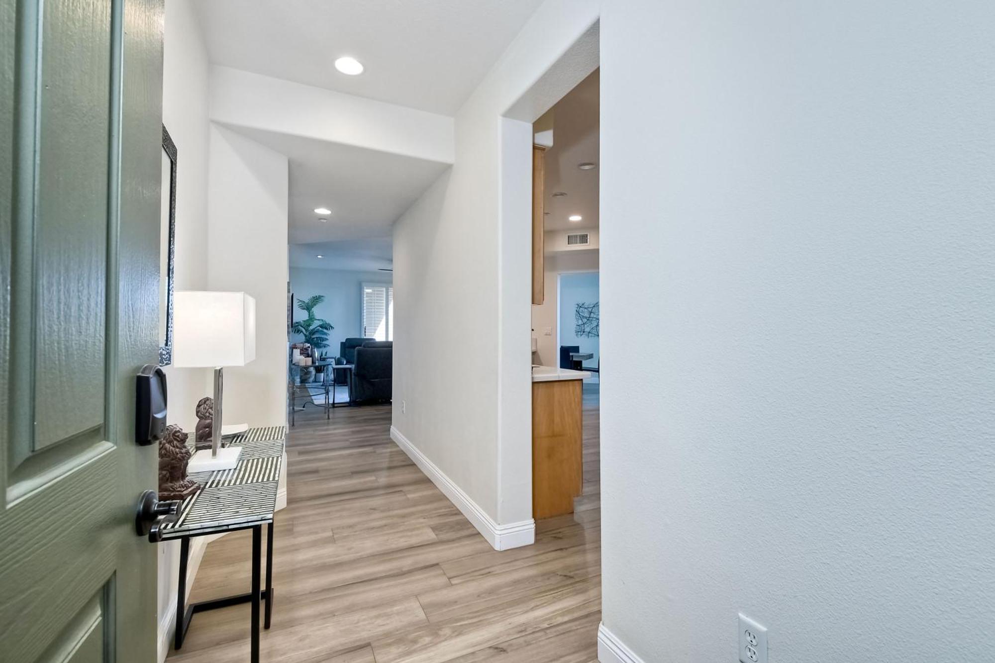 Lagoon Views - Pool - Hot Tub - Gated Community *