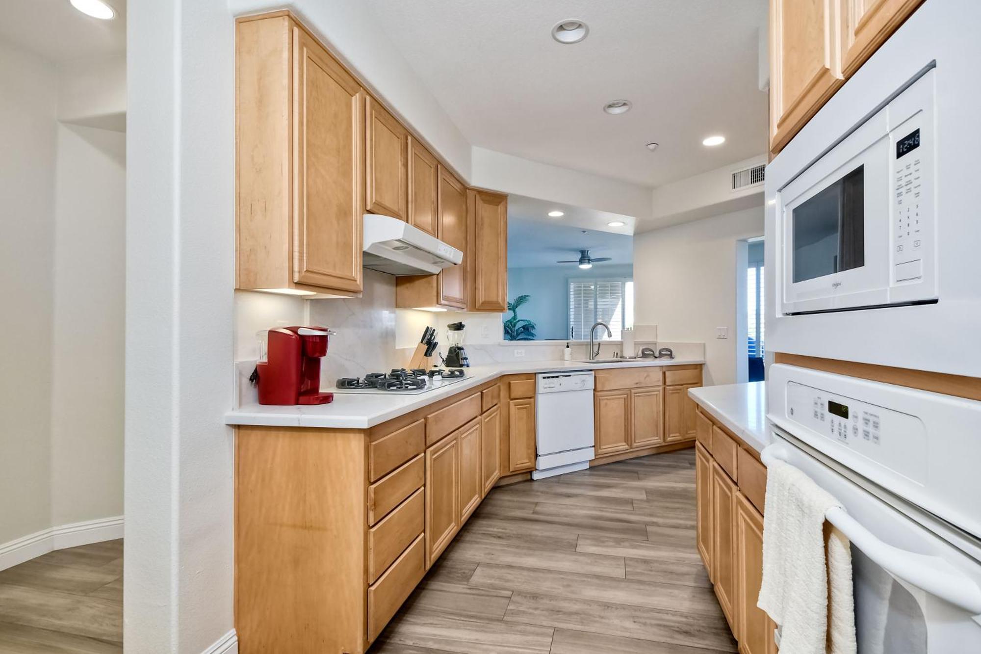 Lagoon Views - Pool - Hot Tub - Gated Community * Carlsbad