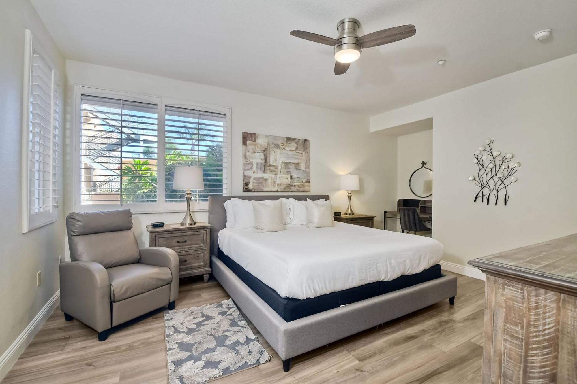 Lagoon Views - Pool - Hot Tub - Gated Community Carlsbad