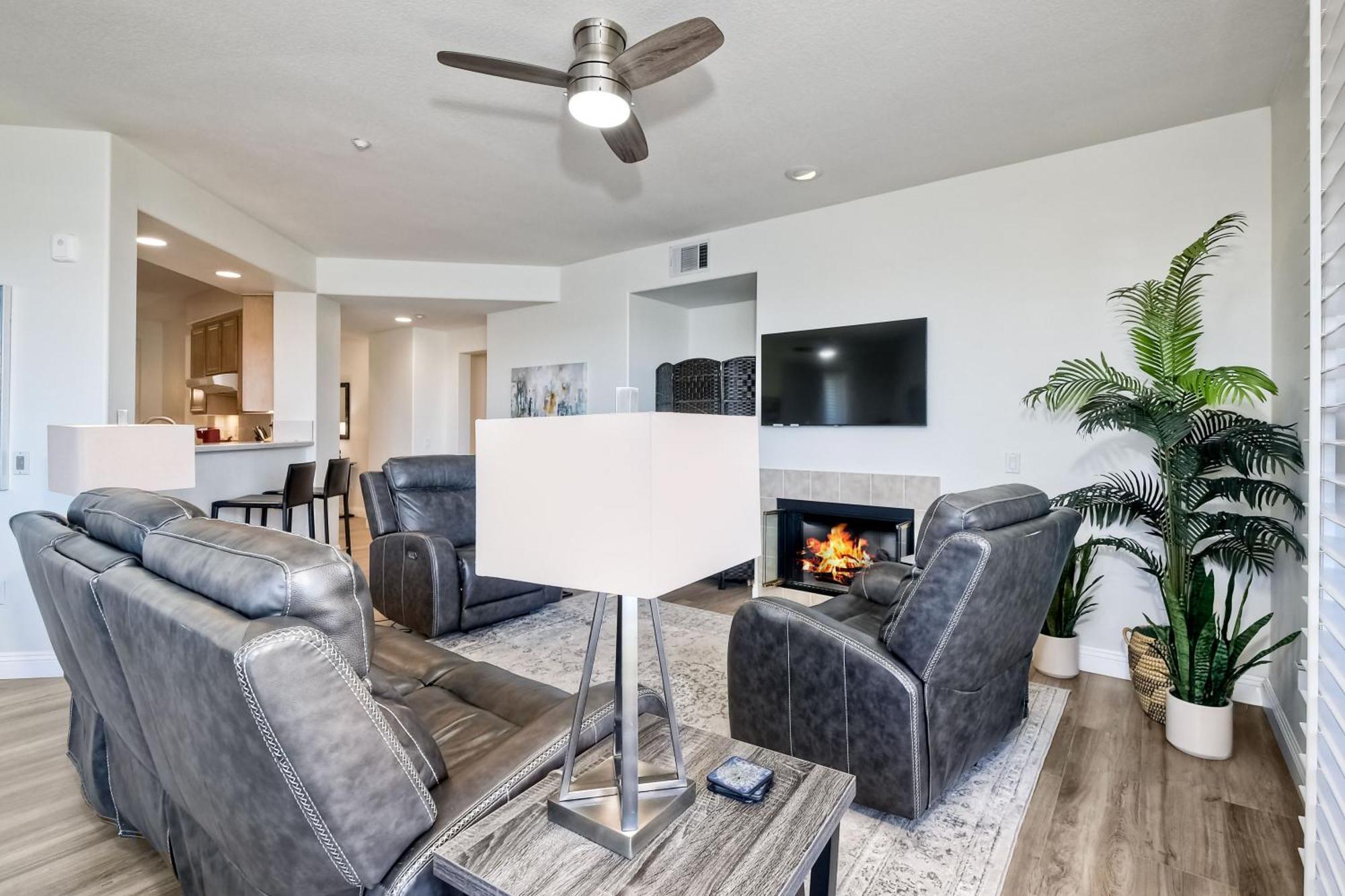 Lagoon Views - Pool - Hot Tub - Gated Community Holiday home