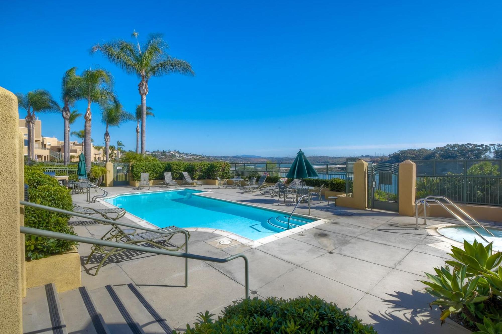 Lagoon Views - Pool - Hot Tub - Gated Community *