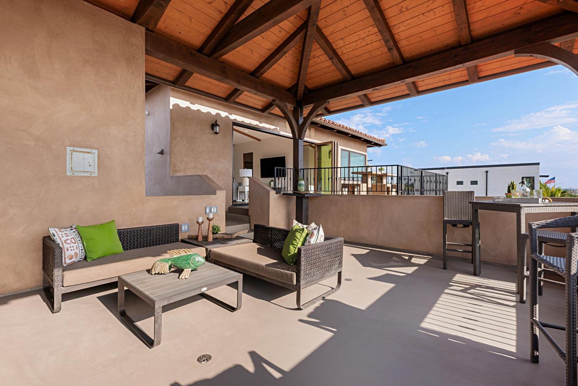 Rooftop Oceanview Patio - 5br Remodeled Holiday home *