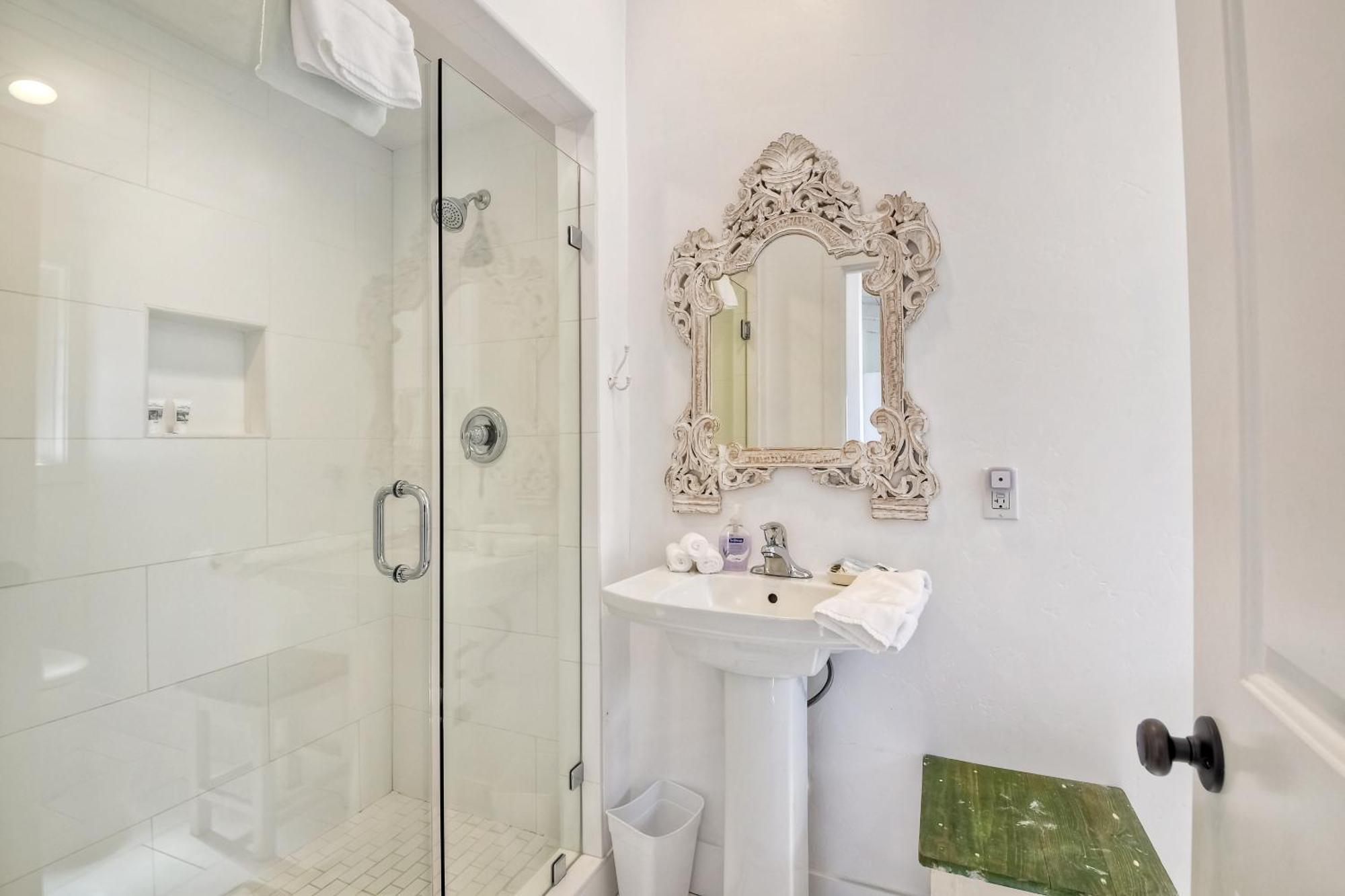 Juniper Entire - Sleeps 18 - Oceanfront Carlsbad