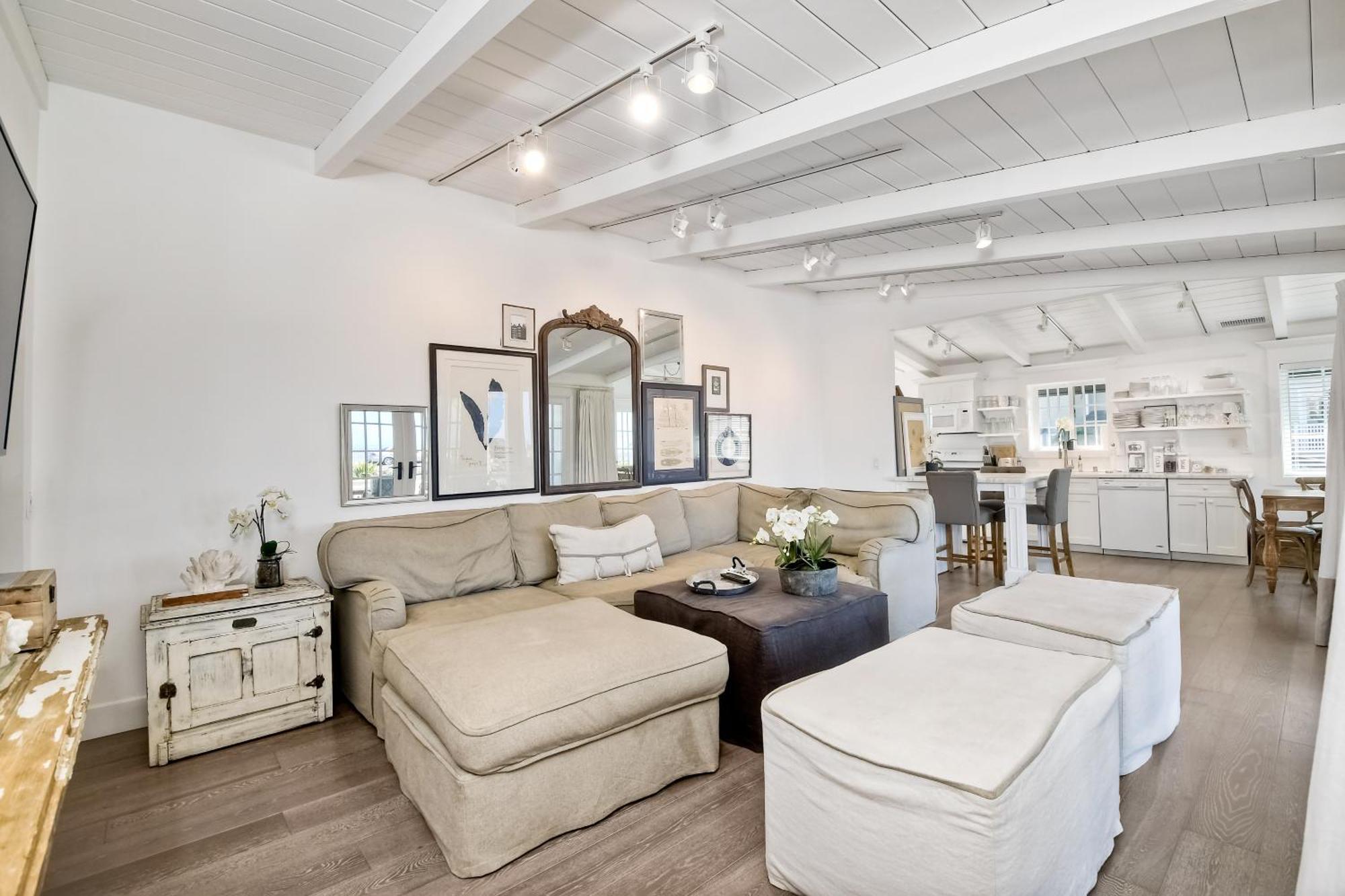 Holiday home Juniper Entire - Sleeps 18 - Oceanfront