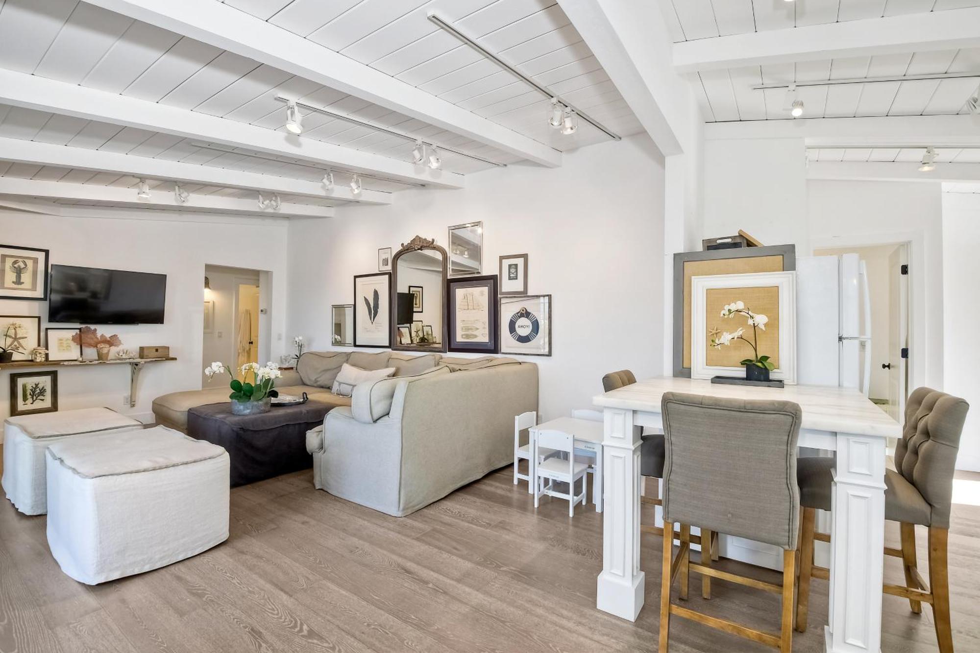 Juniper Entire - Sleeps 18 - Oceanfront Carlsbad