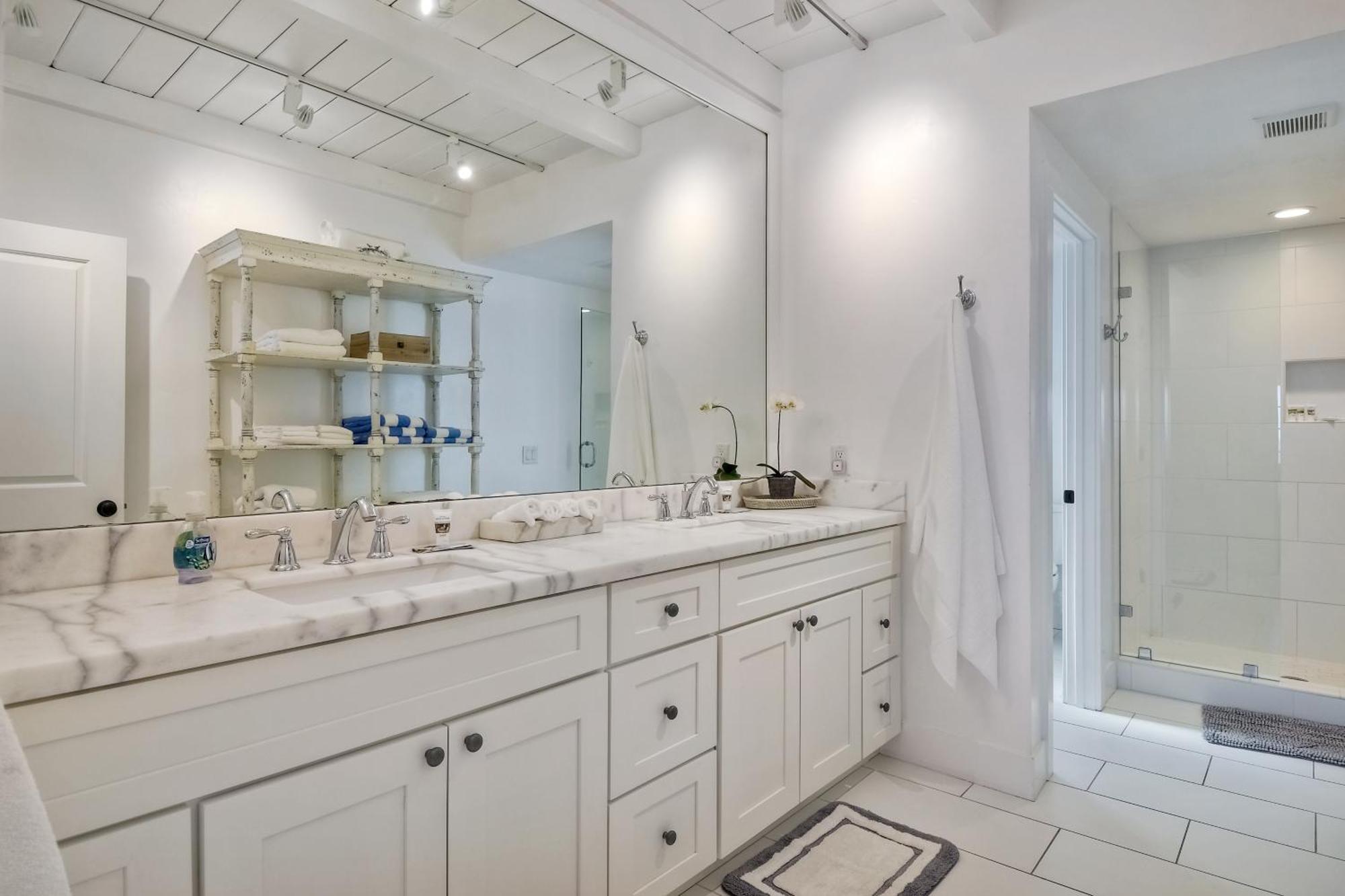 Juniper Entire - Sleeps 18 - Oceanfront Holiday home