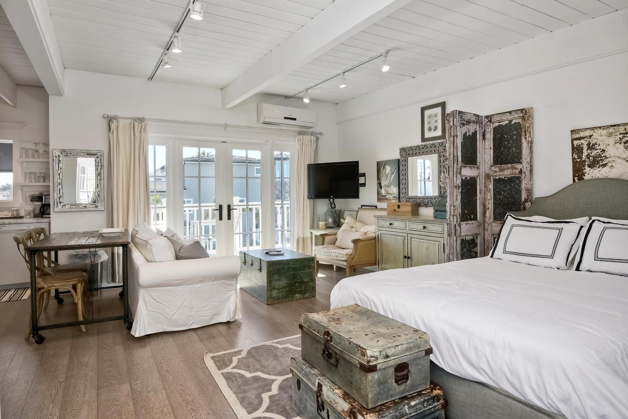 Juniper Entire - Sleeps 18 - Oceanfront Holiday home