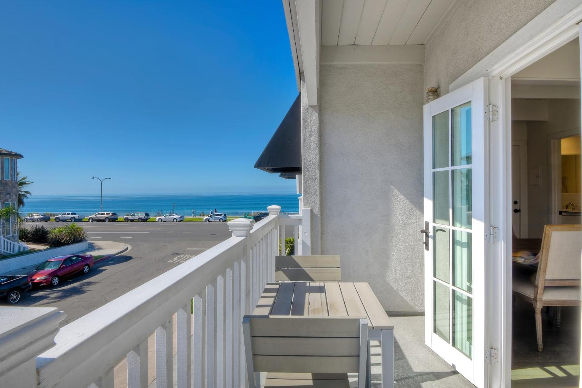 Holiday home Juniper Entire - Sleeps 18 - Oceanfront *