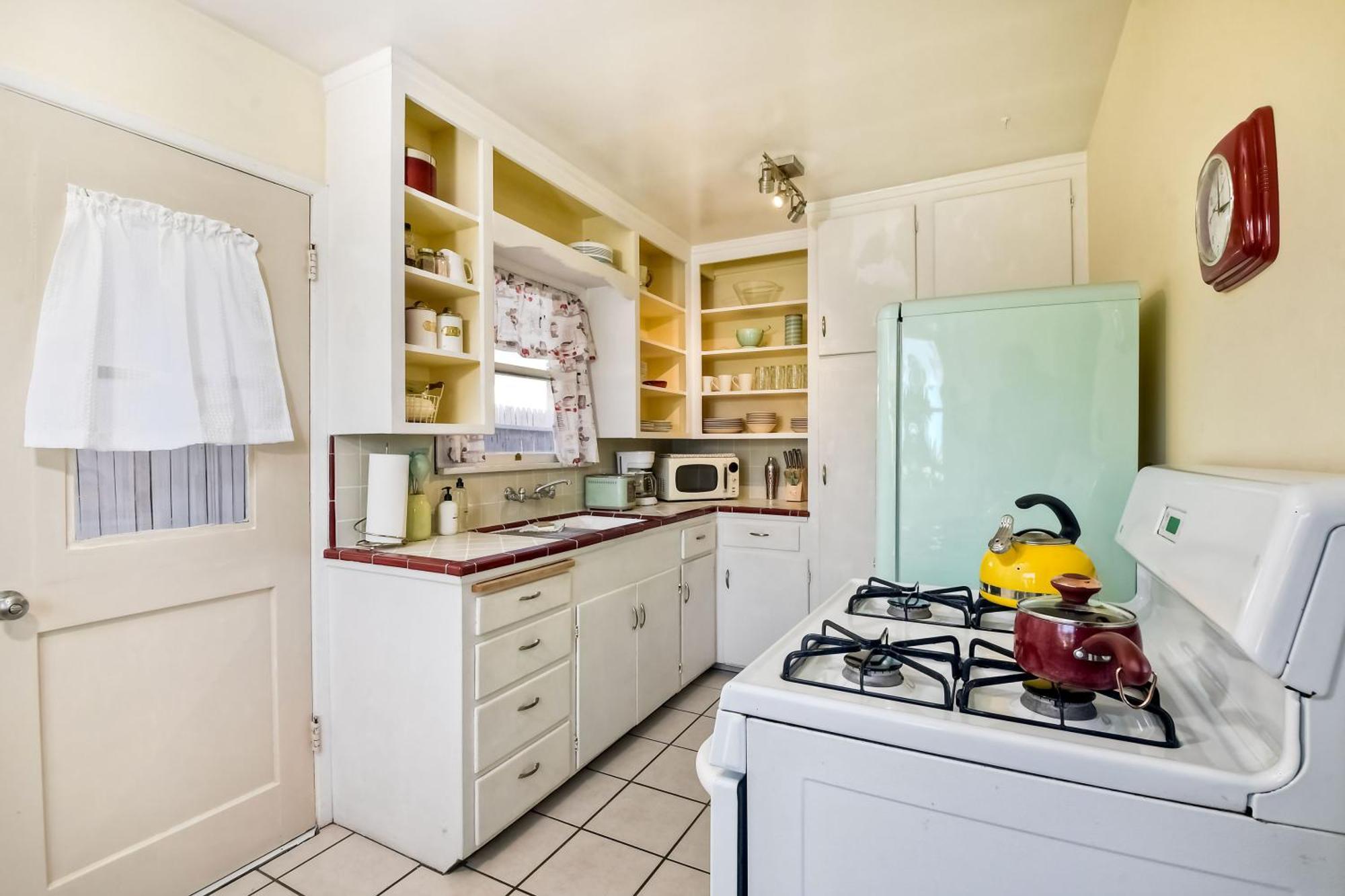 Walk 2 Beach, Ev Charger, Outdoor Dining, 2 Units Holiday home