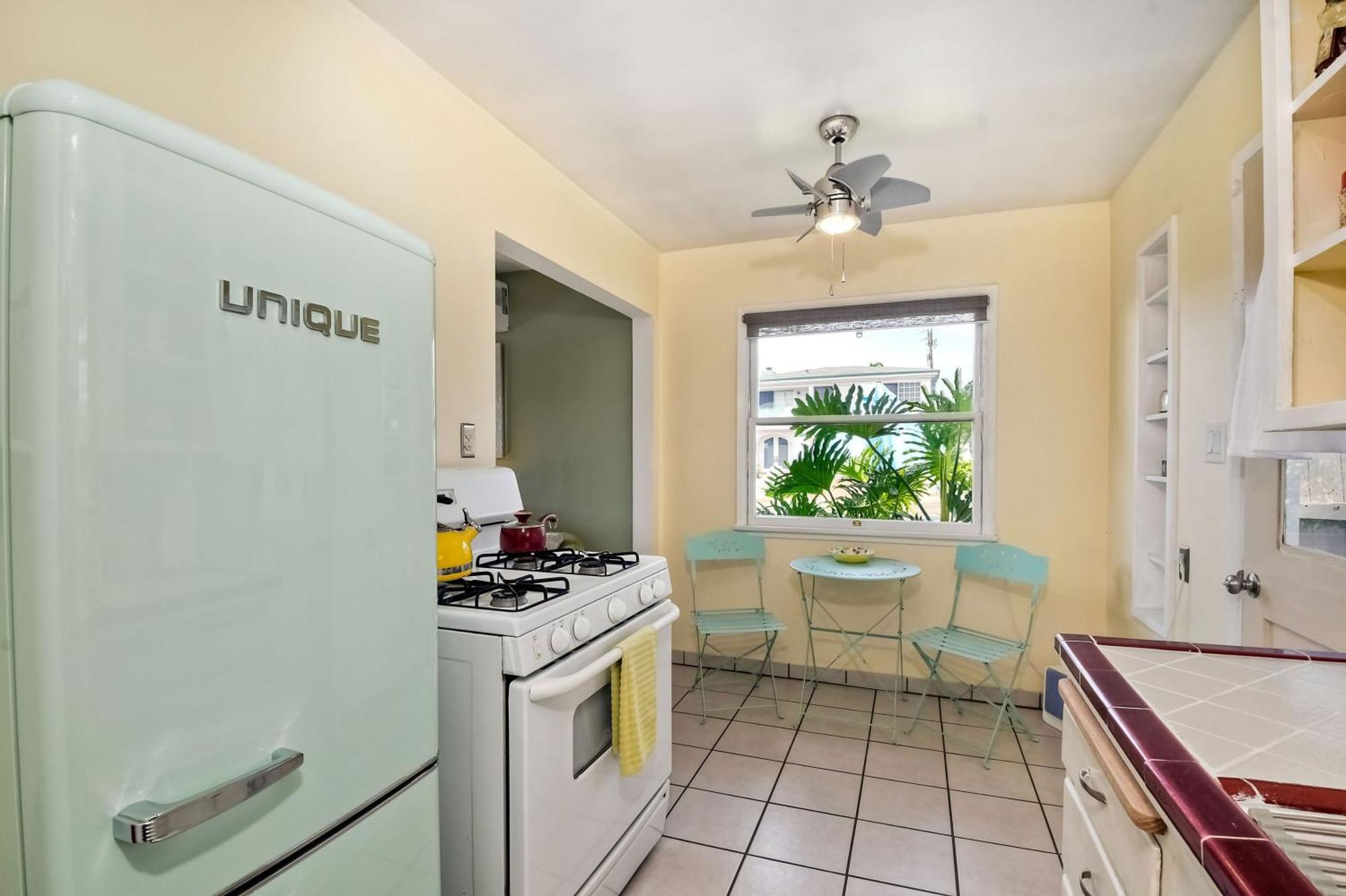 Walk 2 Beach, Ev Charger, Outdoor Dining, 2 Units Holiday home *