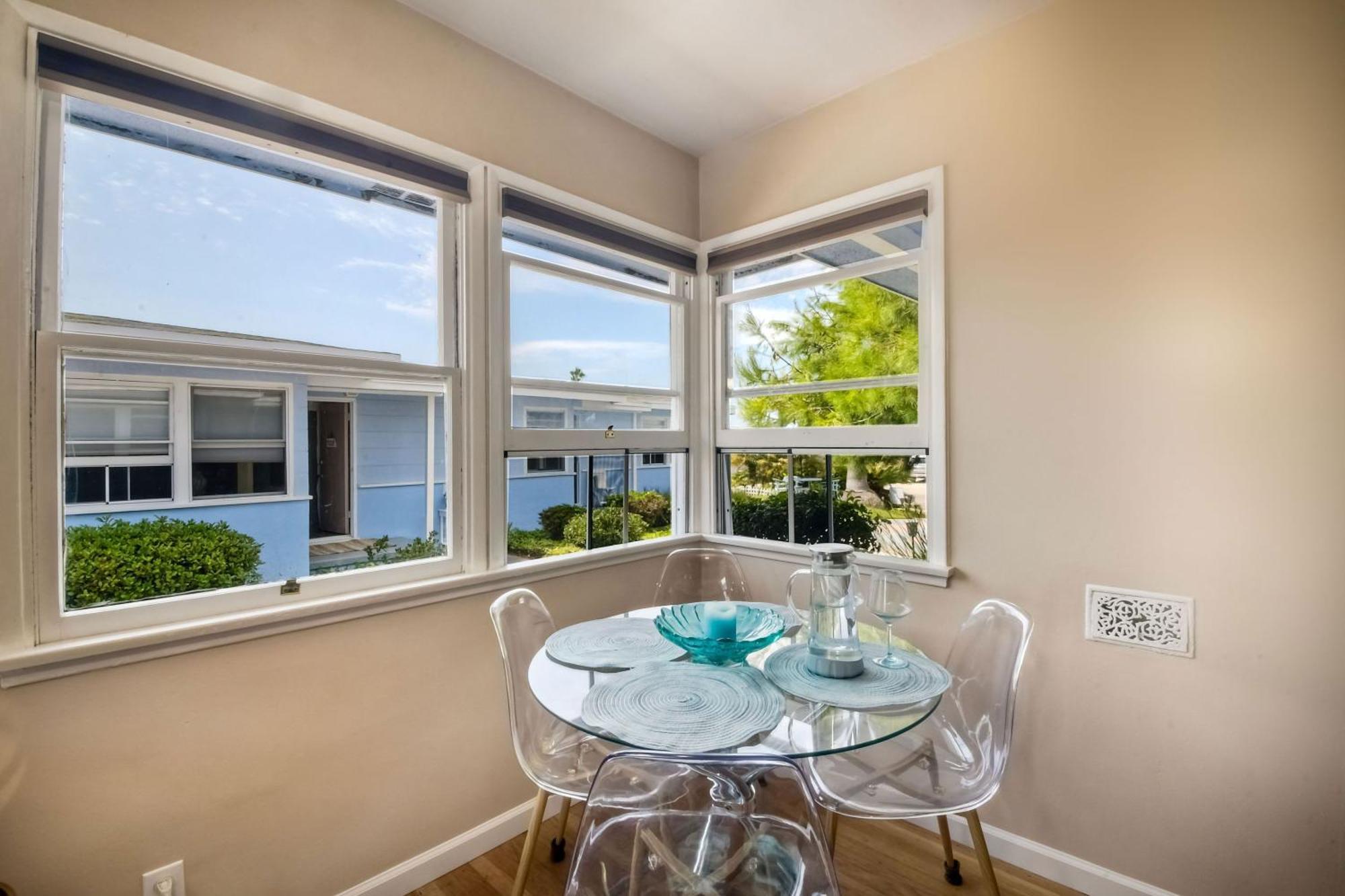 Walk 2 Beach, Ev Charger, Outdoor Dining, 2 Units Holiday home Carlsbad