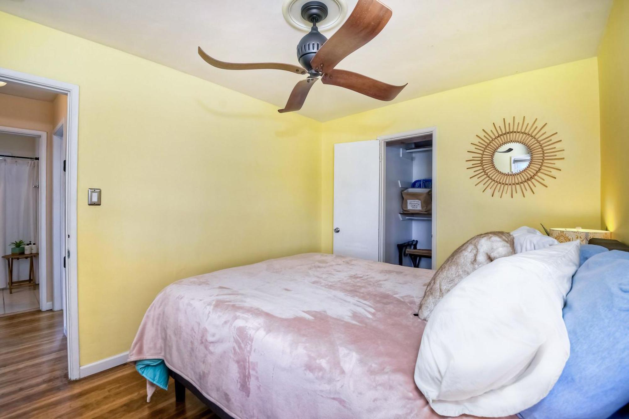 Holiday home Walk 2 Beach, Ev Charger, Outdoor Dining, 2 Units *