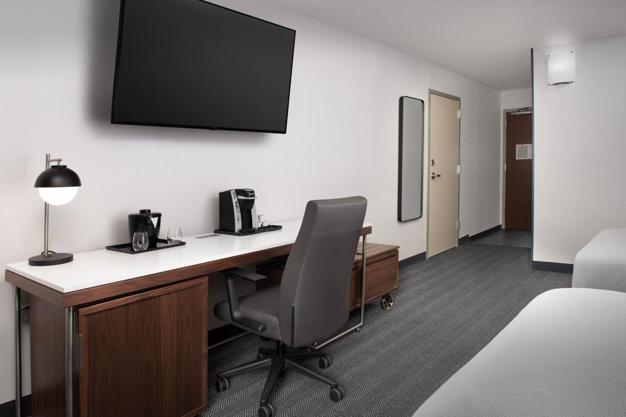 Courtyard By Marriott San Diego Hotel