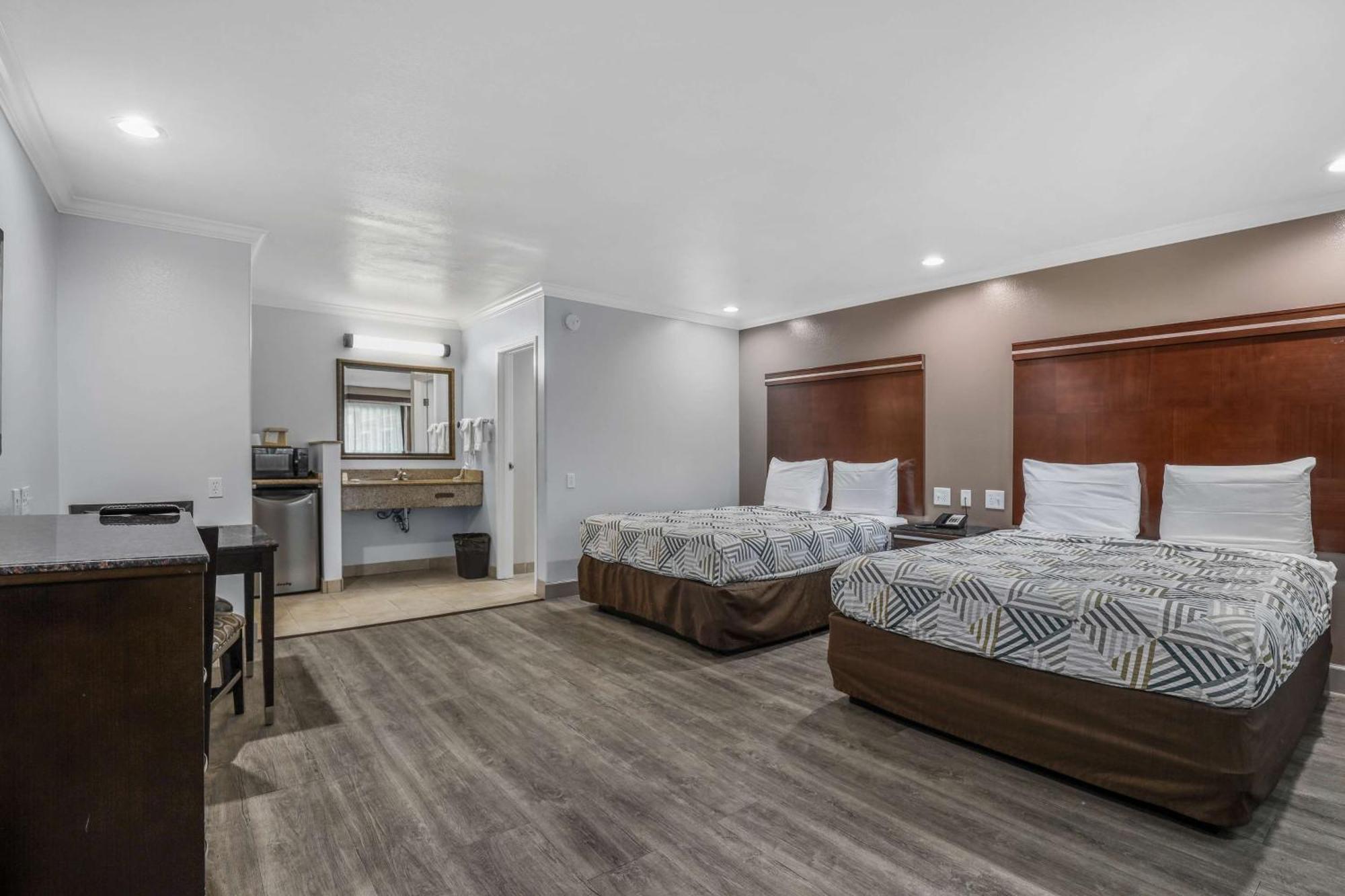 Hotel 6 Carlsbad, Ca- North Carlsbad