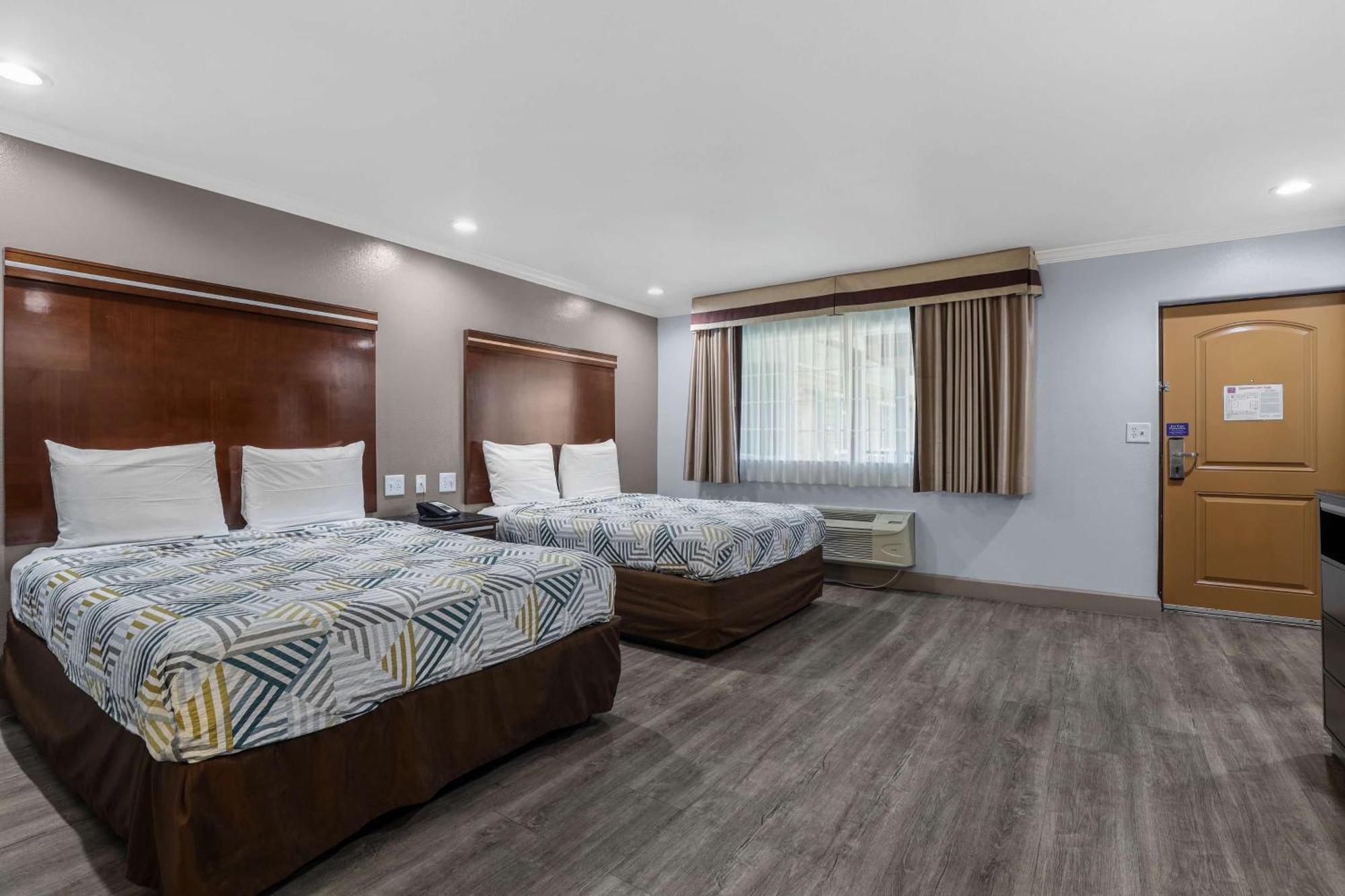 Hotel 6 Carlsbad, Ca- North Carlsbad