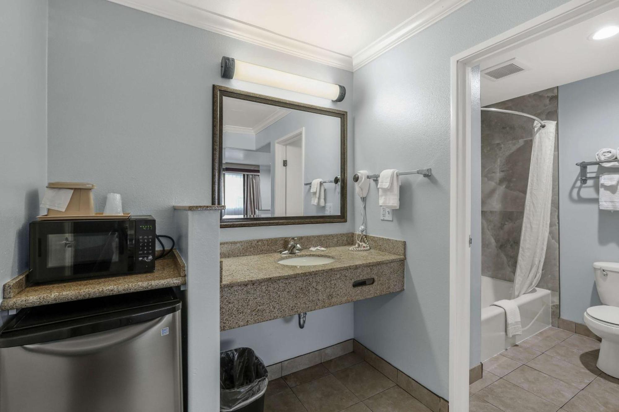 Hotel 6 Carlsbad, Ca- North 2*