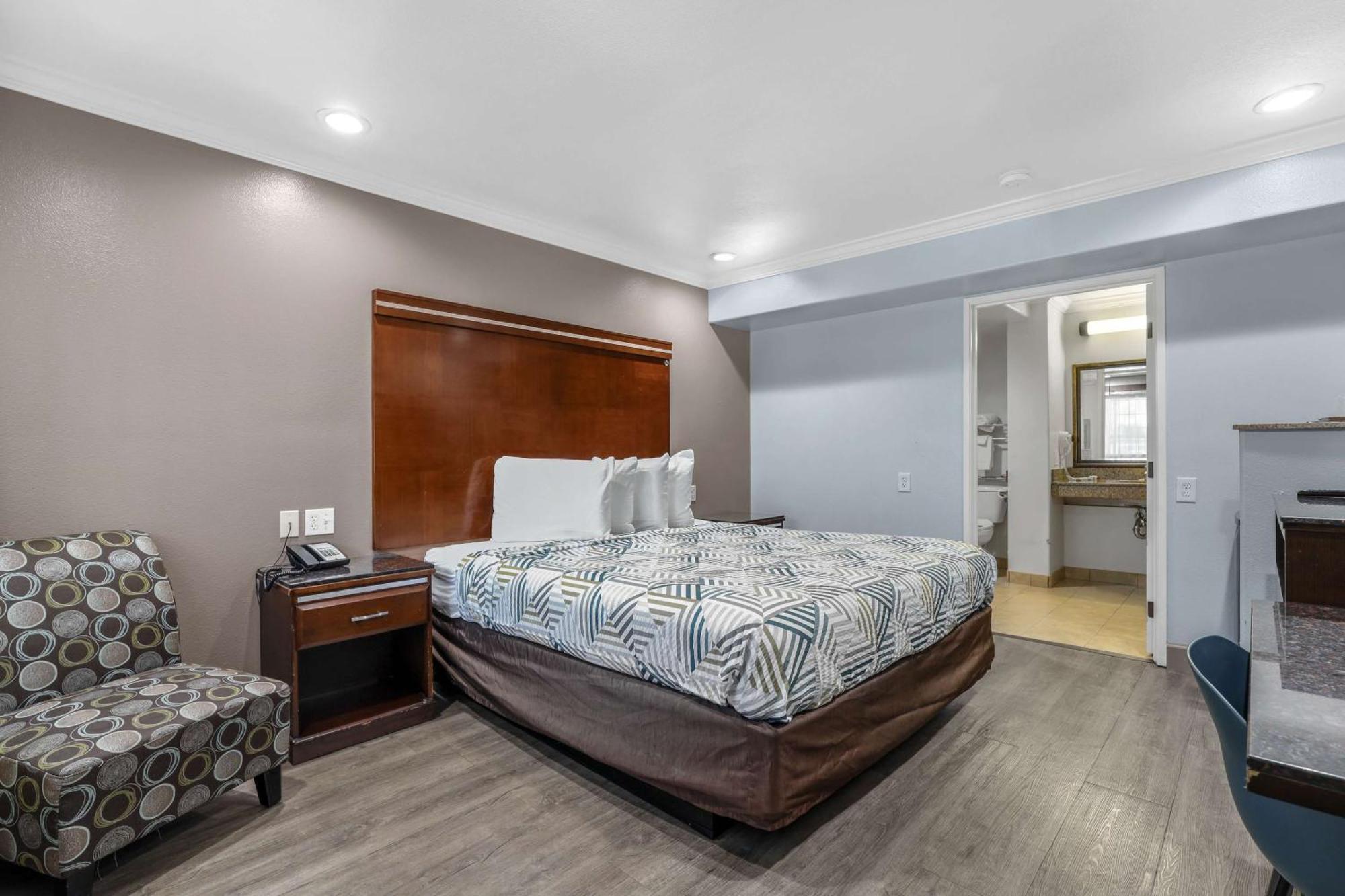 6 Carlsbad, Ca- North Hotel