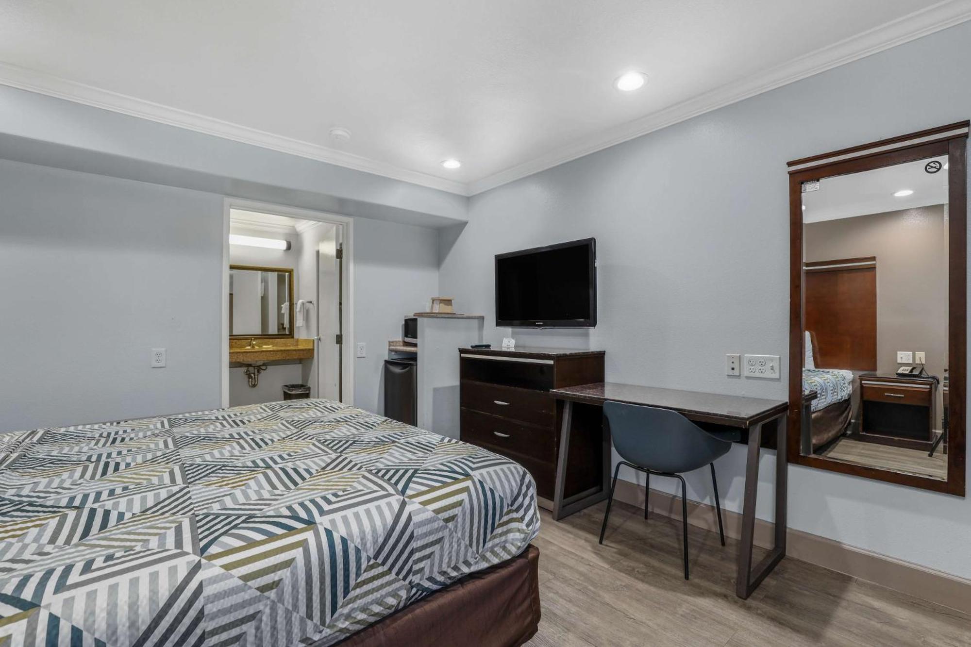 Hotel 6 Carlsbad, Ca- North