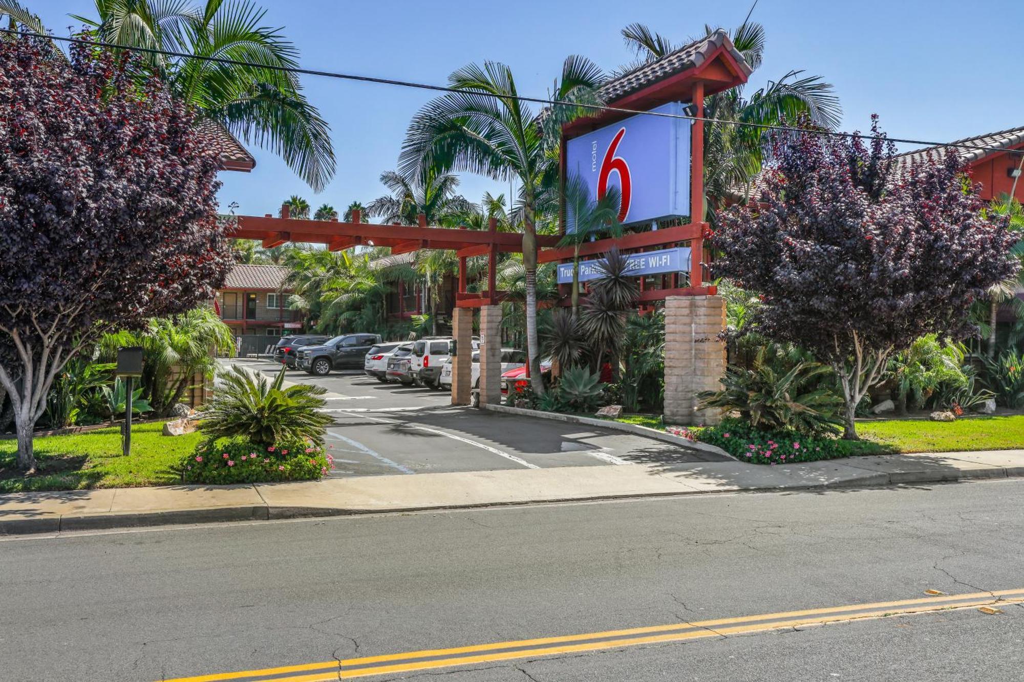Hotel 6 Carlsbad, Ca- North 2*