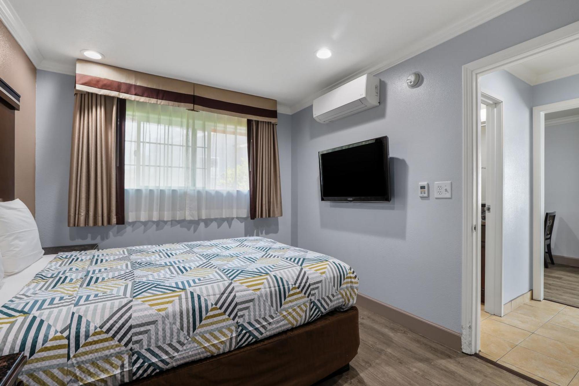 Hotel 6 Carlsbad, Ca- North 3*