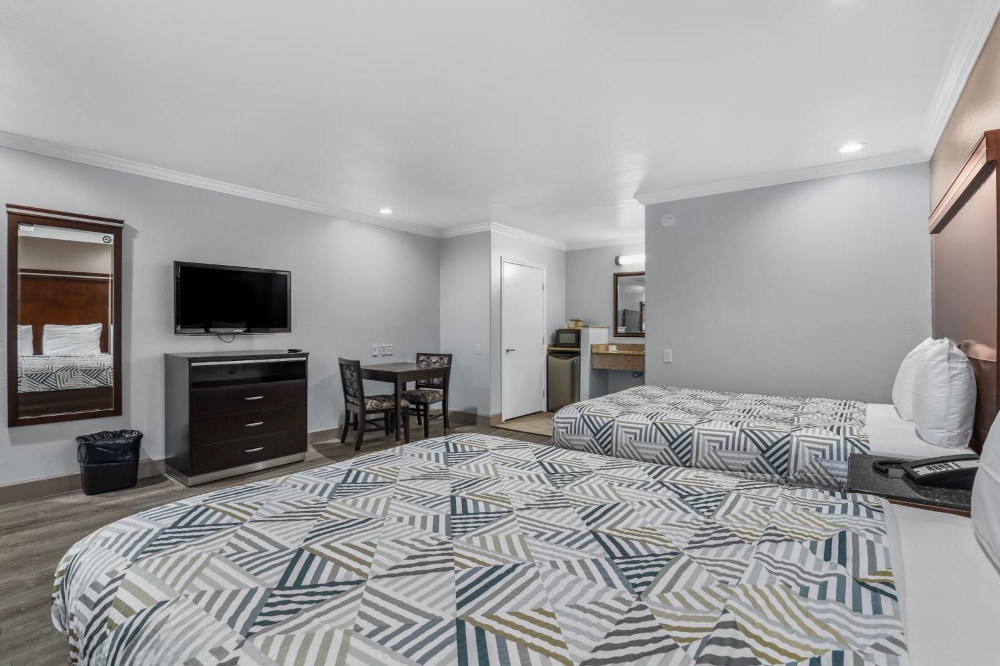 6 Carlsbad, Ca- North Hotel 2*