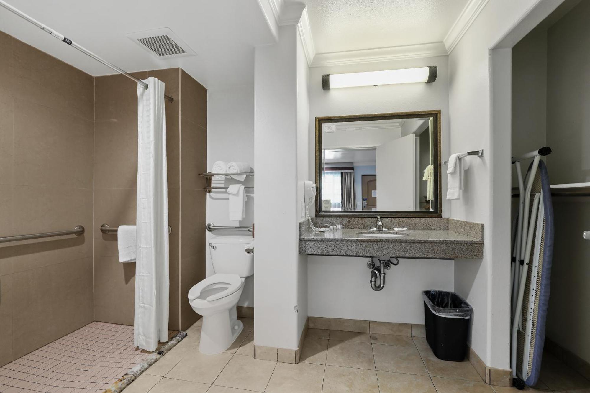6 Carlsbad, Ca- North Hotel 2*