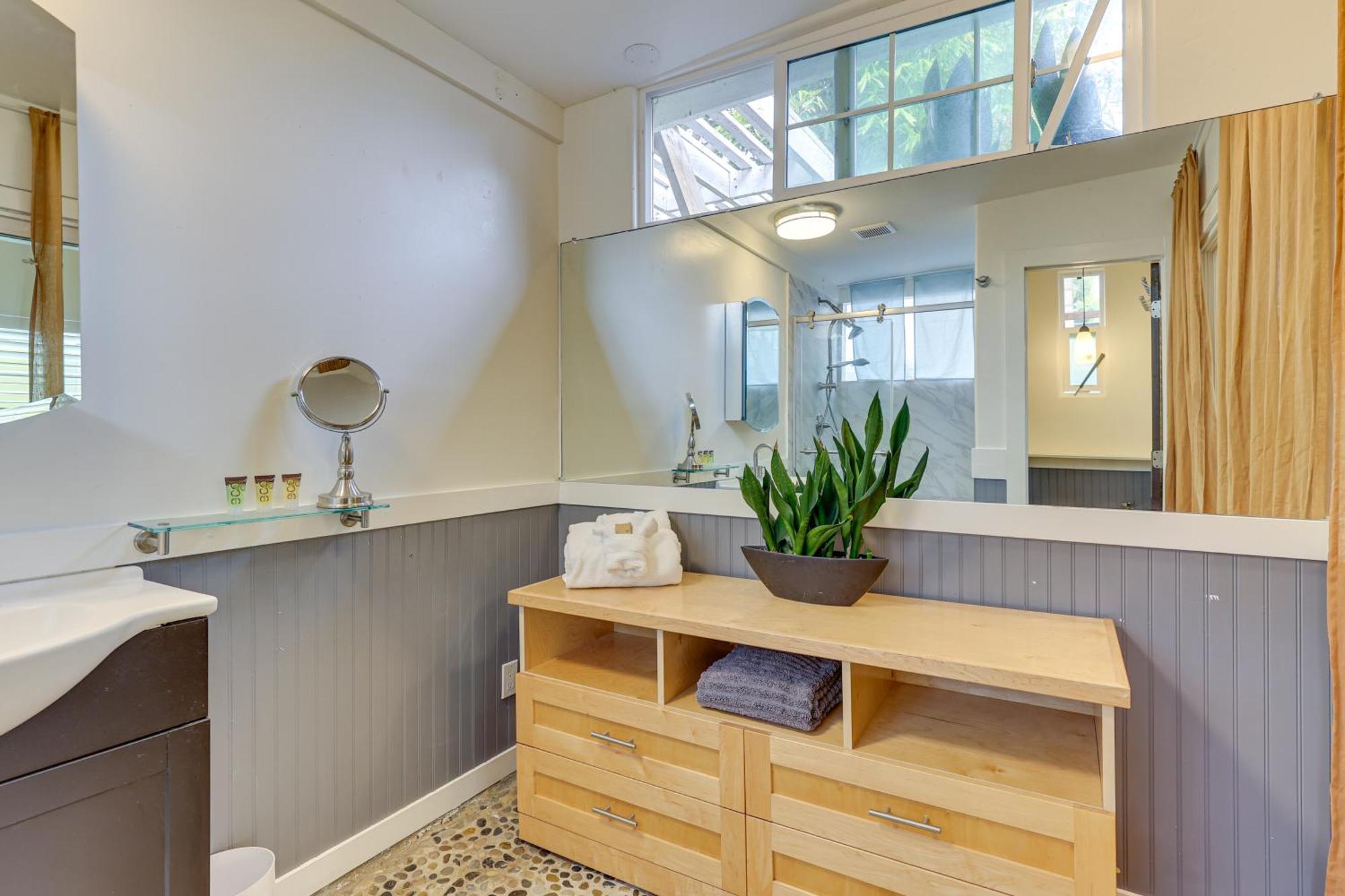 Patio, Hot Tub, Close To Beach! Carlsbad