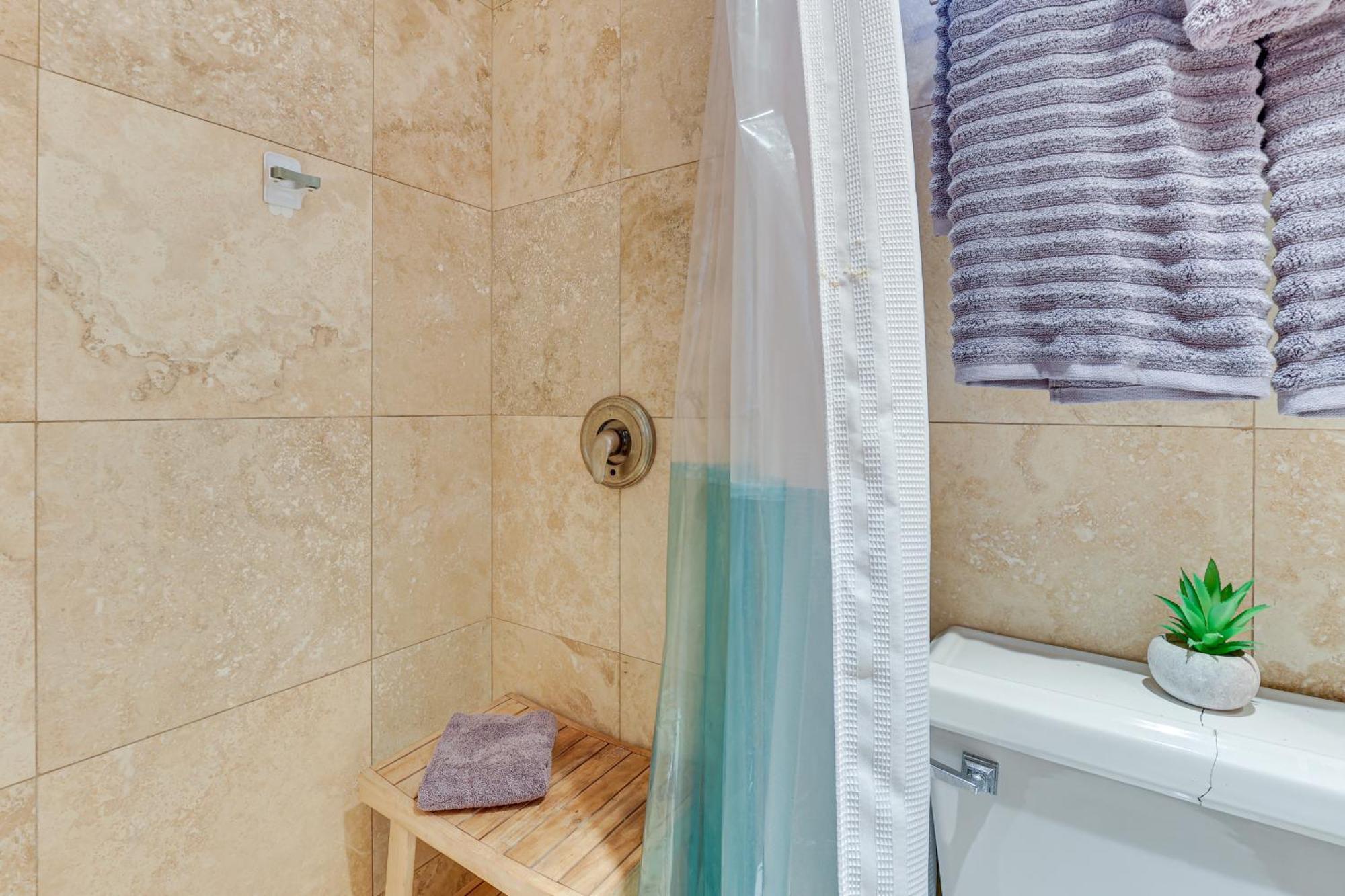Сasa de vacaciones Patio, Hot Tub, Close To Beach!