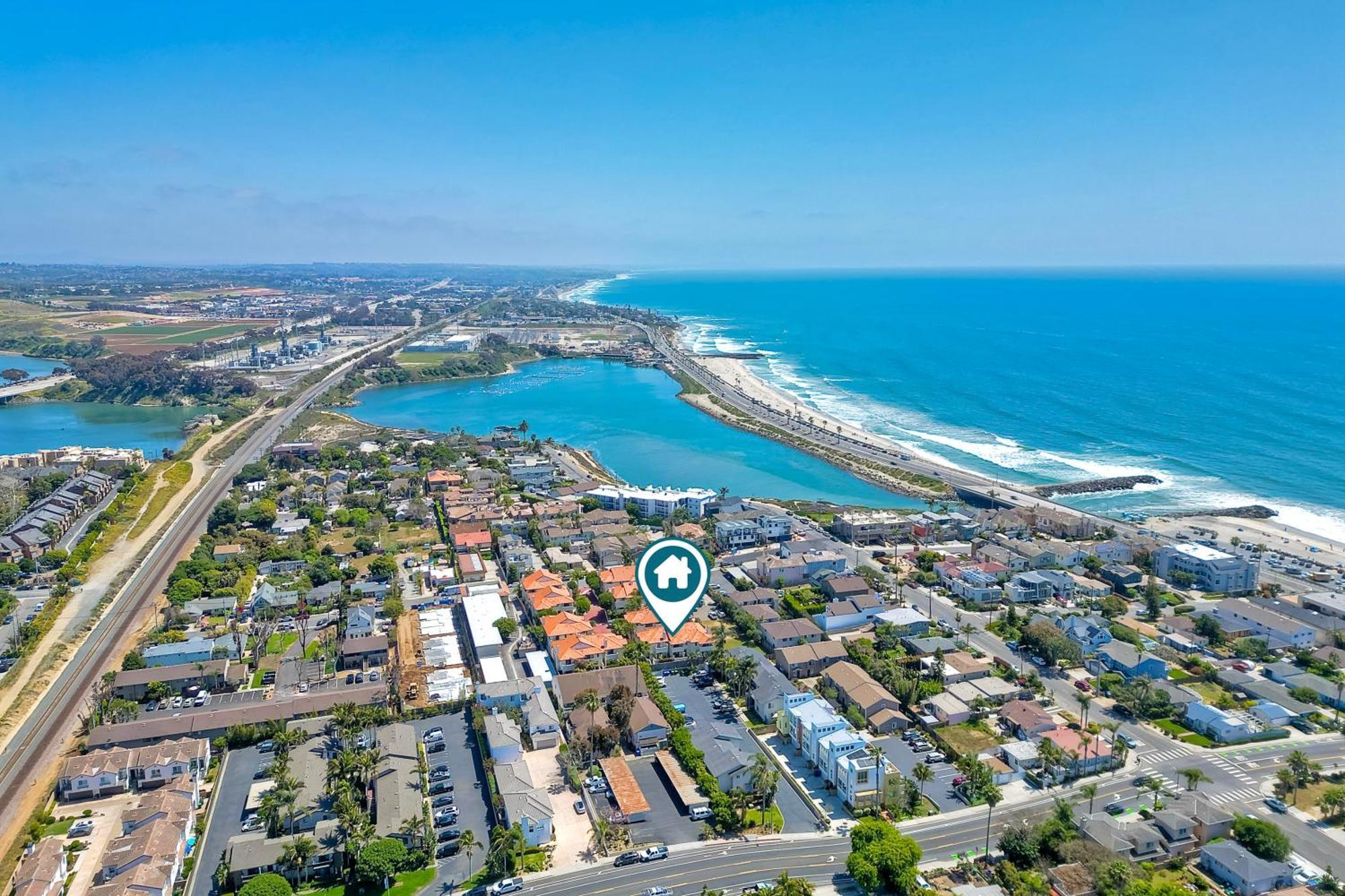 Holiday home Coastal Bliss - Seashell Cove Retreat - Luxury Living Steps From & Lagoon