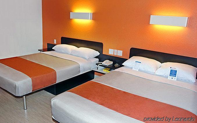 6-carlsbad, Ca - East Near Legoland Hotel 2*