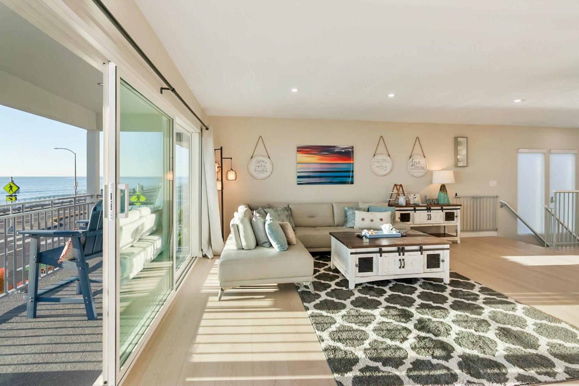 Beachfront In - Remodeled *