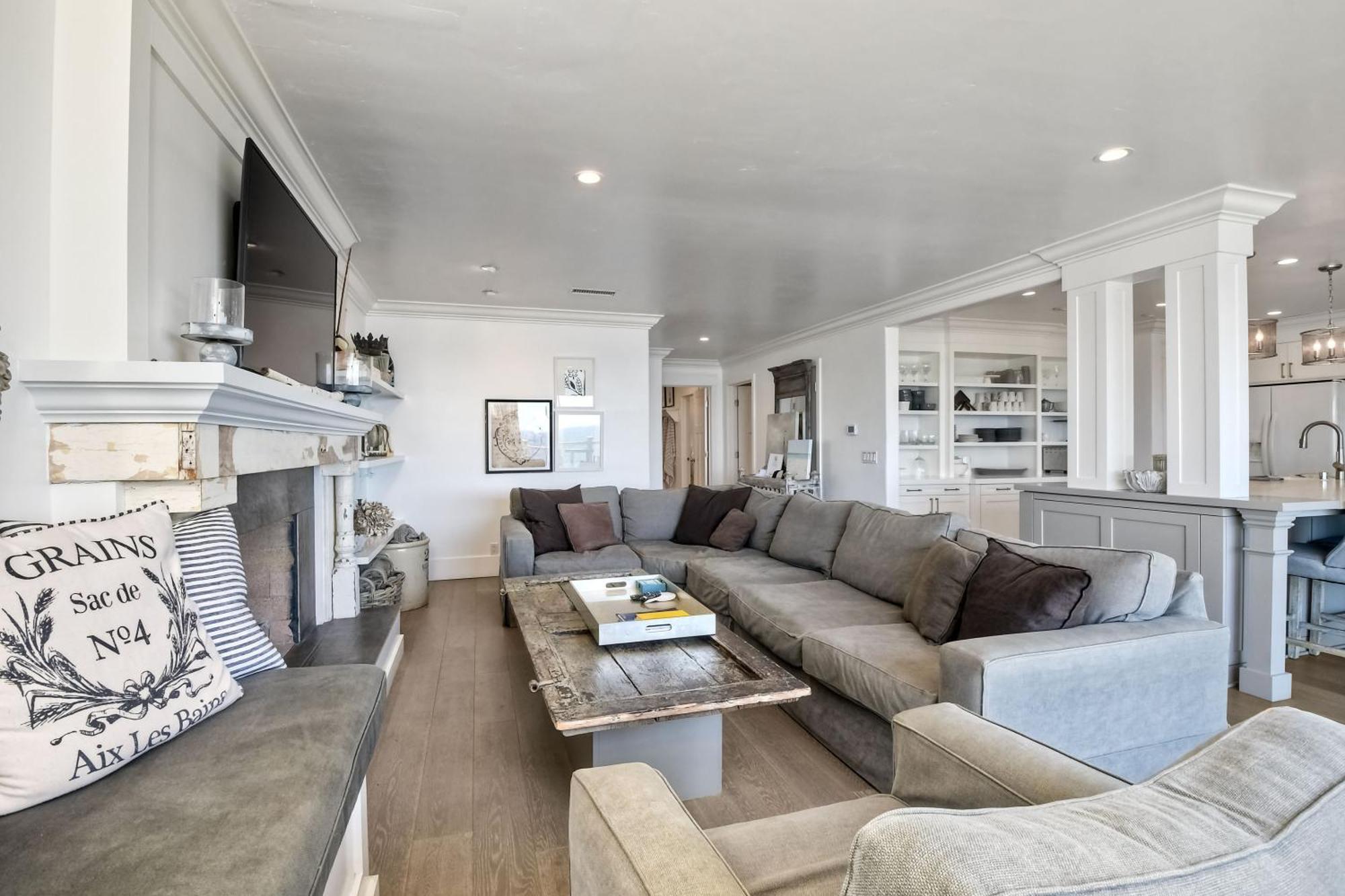 3636 Blvd - Upper Holiday home *