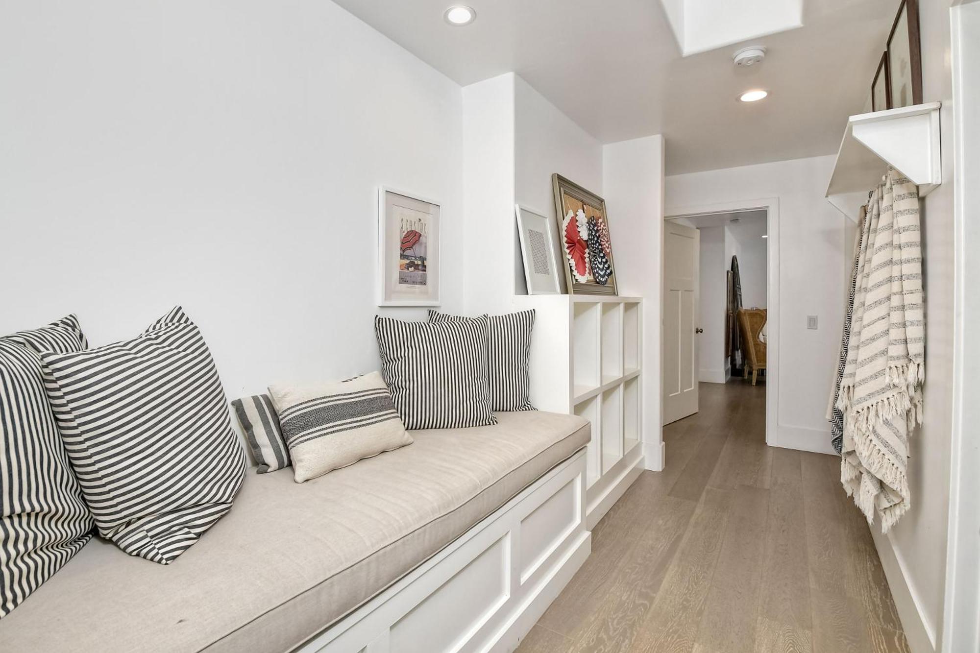 Holiday home 3636 Blvd - Upper *