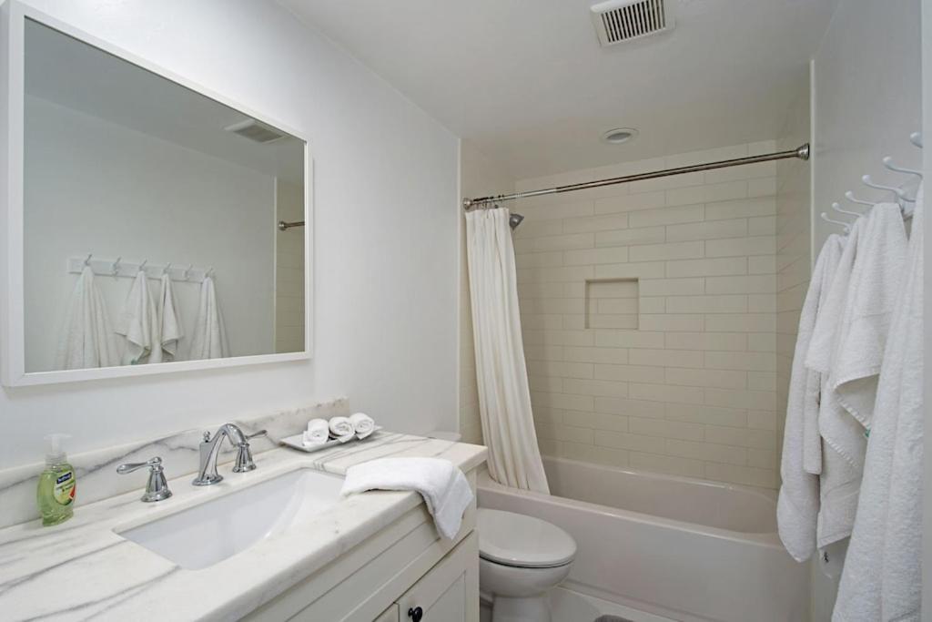3690 Boulevard - Unit B