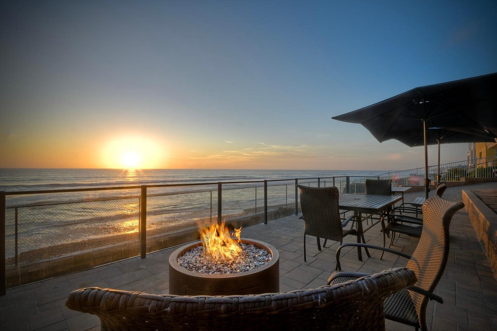Oceanfront Getaway Ocean Views Fire Pit Bbq Access Apartment *