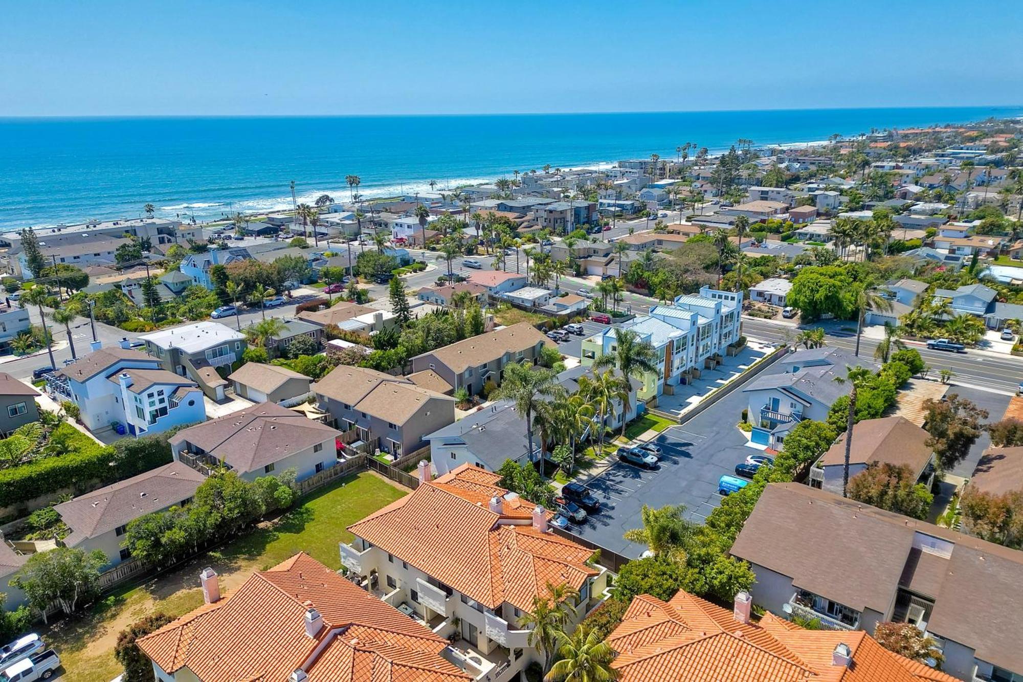 Coastal Bliss Seashell Cove Retreat Luxury Living Steps From Lagoon 1795 Holiday home
