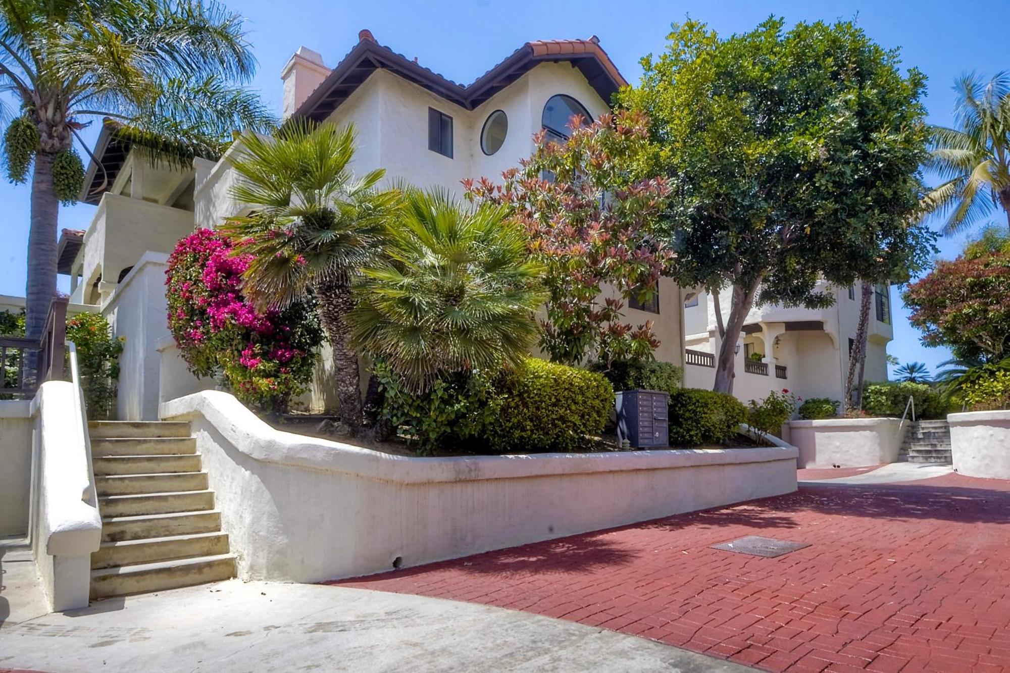 Coastal Bliss Seashell Cove Retreat Luxury Living Steps From Lagoon 1795