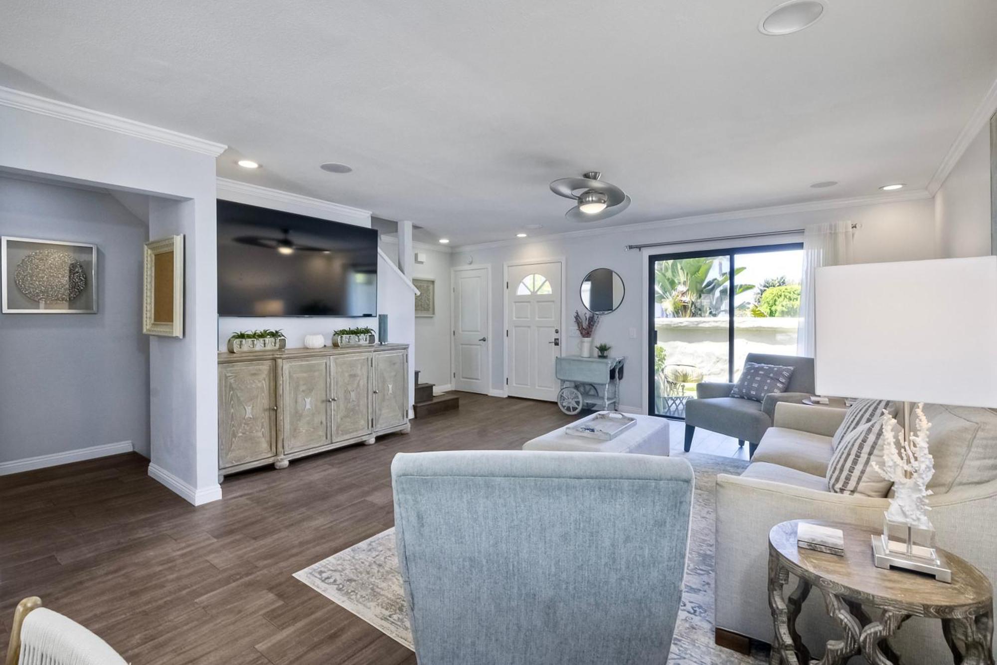 Coastal Bliss Seashell Cove Retreat Luxury Living Steps From Lagoon 1795