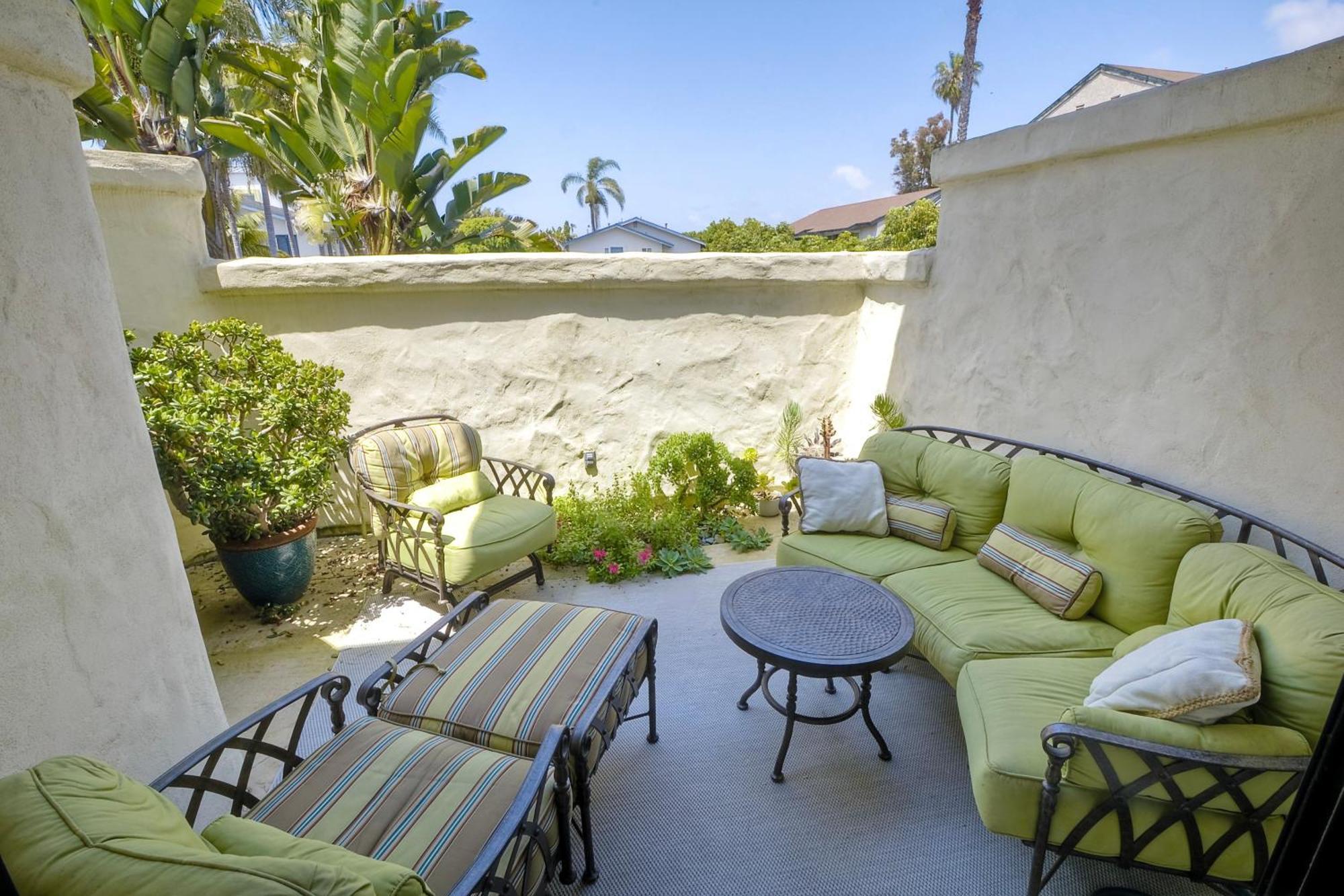 Coastal Bliss Seashell Cove Retreat Luxury Living Steps From Lagoon 1795 *