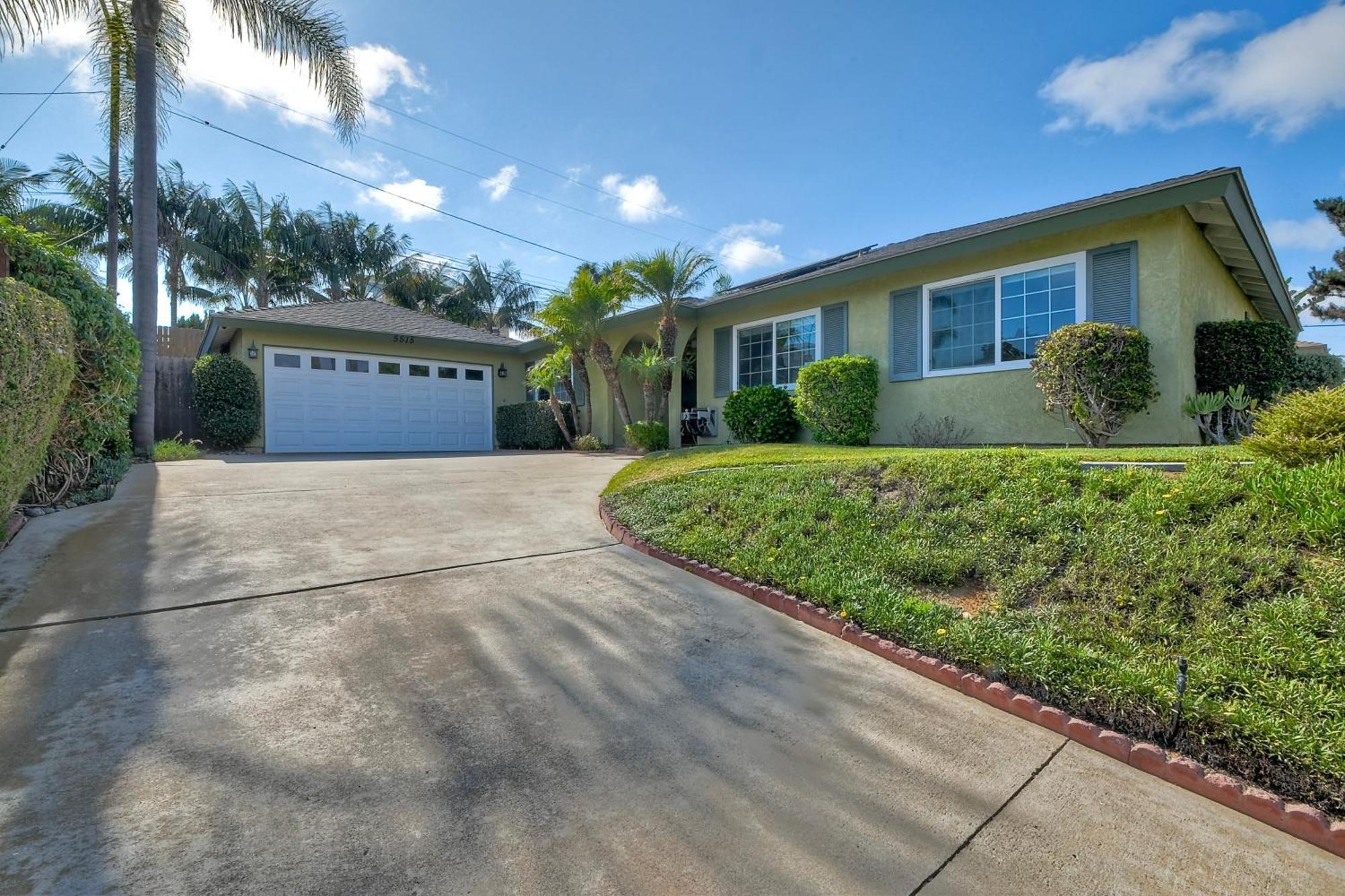 Hot Tub, Fire Pit, Bbq, Shuffleboard, Walk To Holiday home Carlsbad